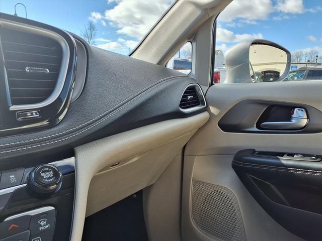2021 Chrysler Pacifica Hybrid Touring L - Photo 20
