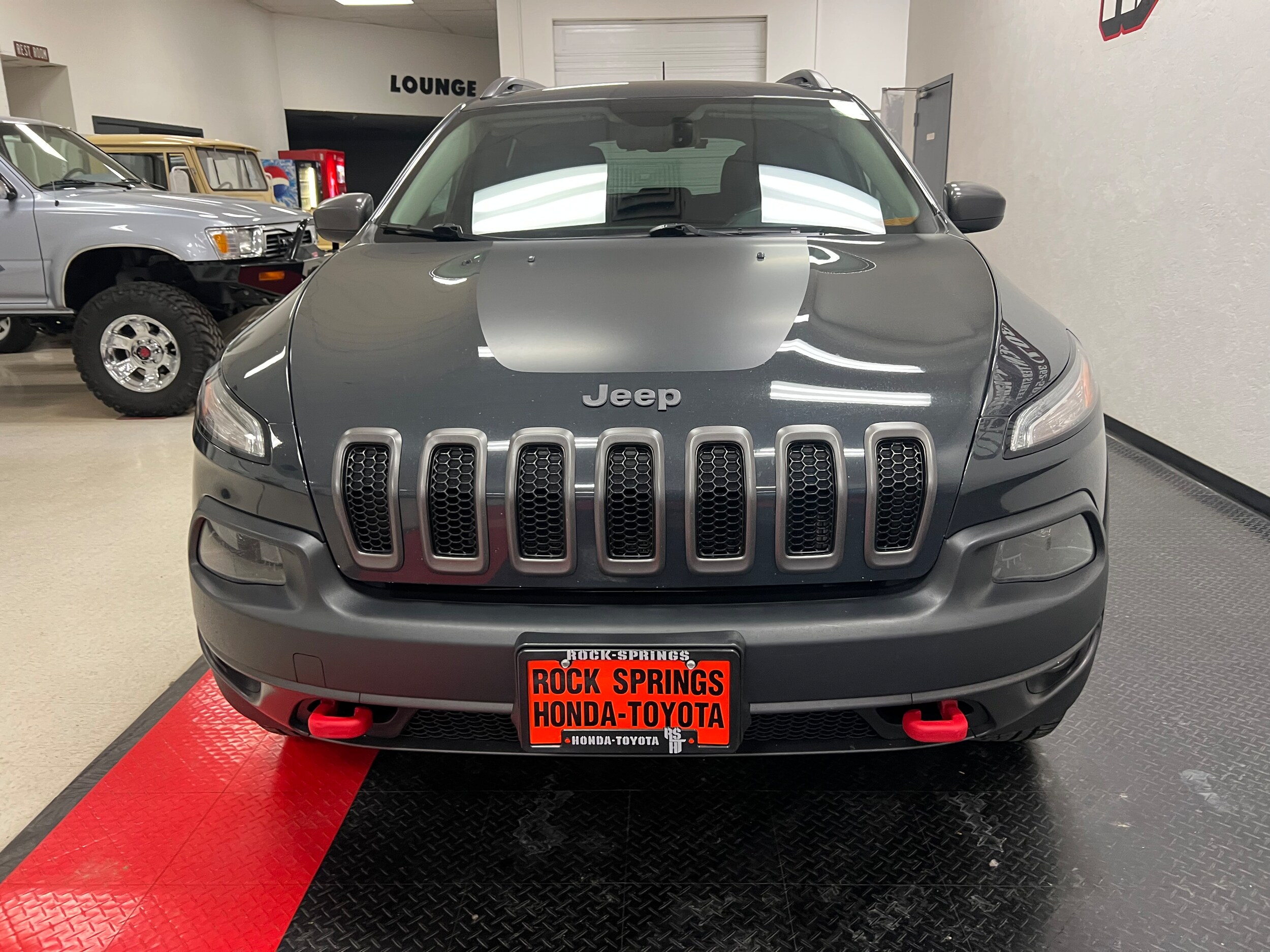 2017 Jeep Cherokee Trailhawk Sport photo 4