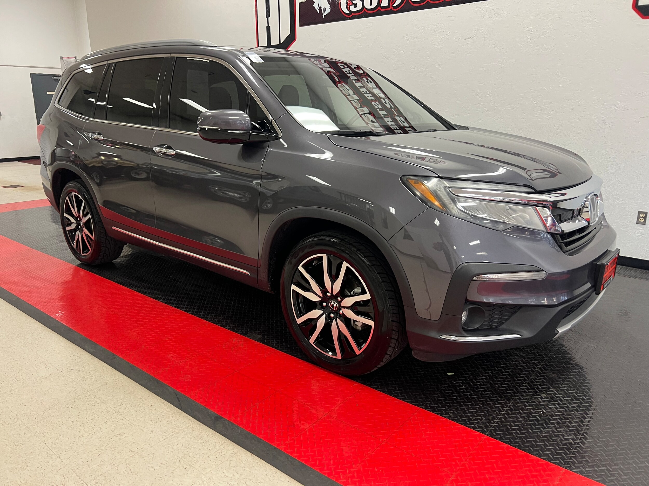2020 Honda Pilot Touring photo 2