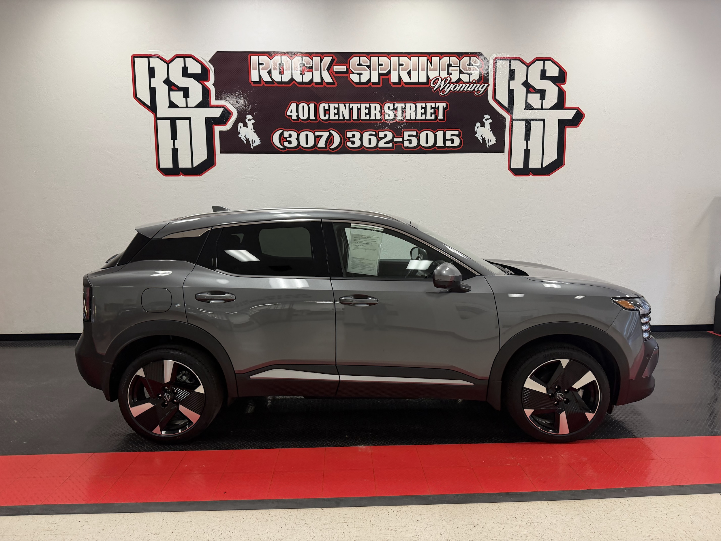 2025 Nissan Kicks 2.0 SR AWD's photo