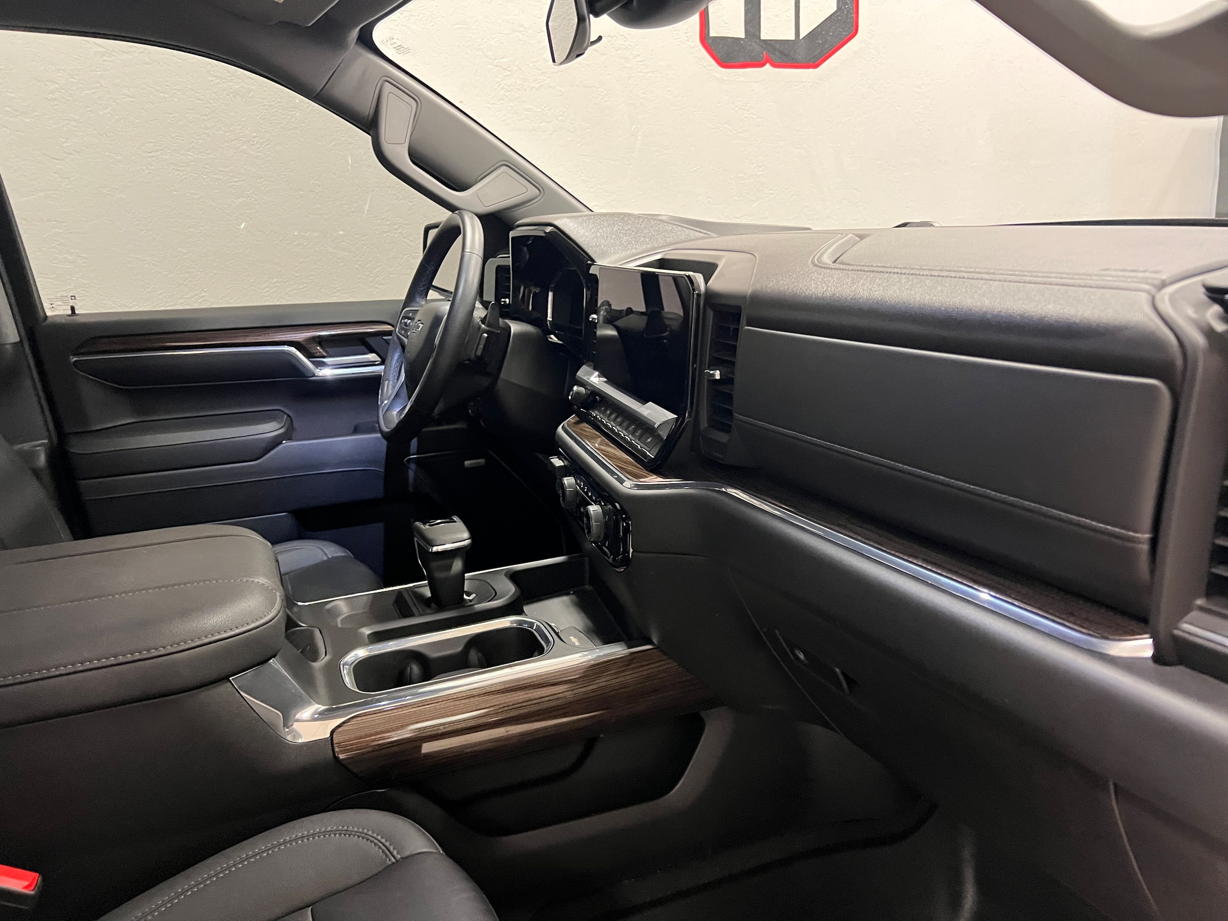 2023 Chevrolet Silverado 1500 RST - Photo 16