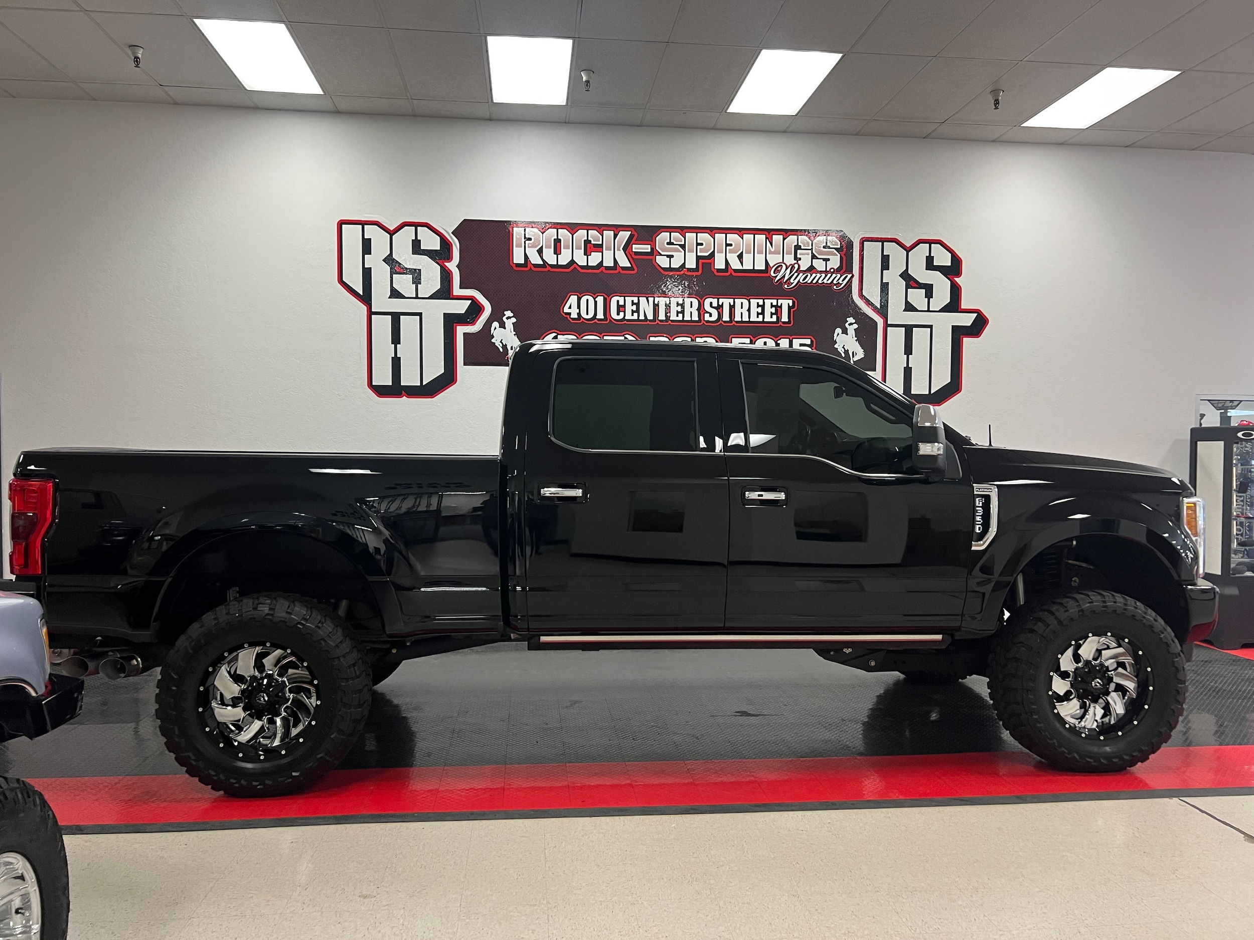 2018 Ford F-350 Super Duty Platinum's photo