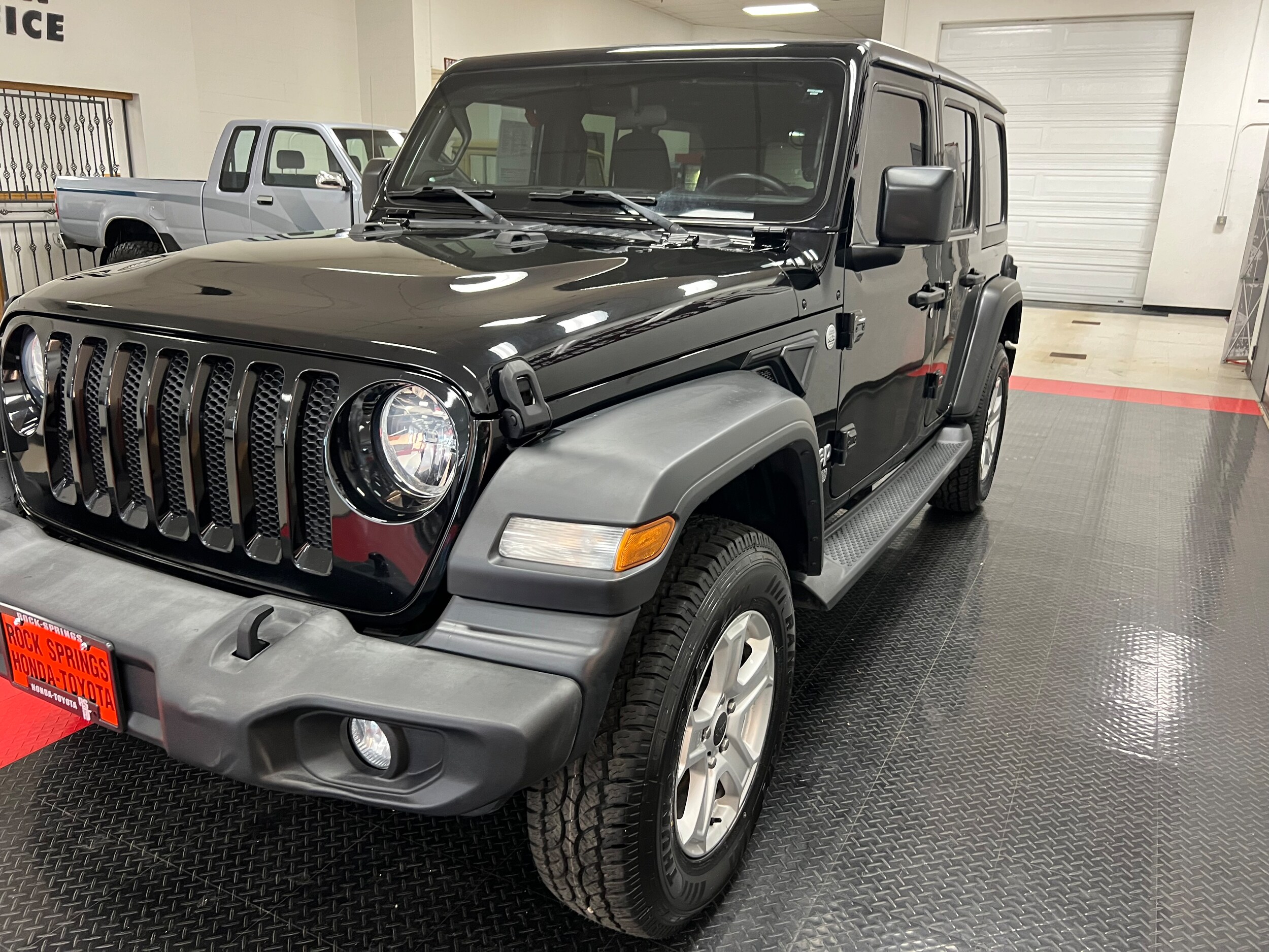2018 Jeep Wrangler Unlimited Sport S photo 2