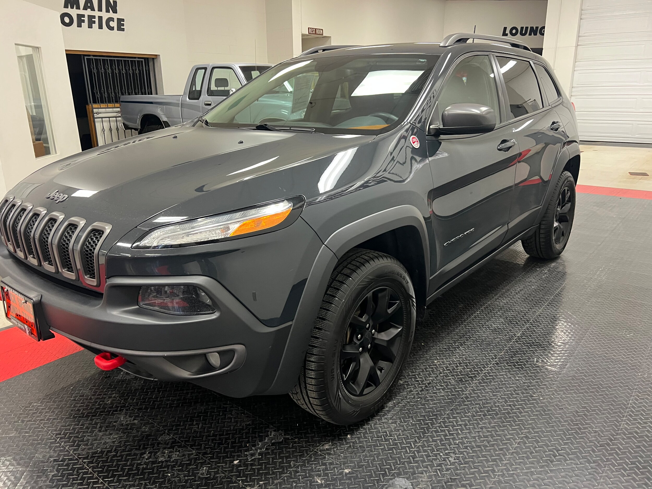 2017 Jeep Cherokee Trailhawk Sport photo 3