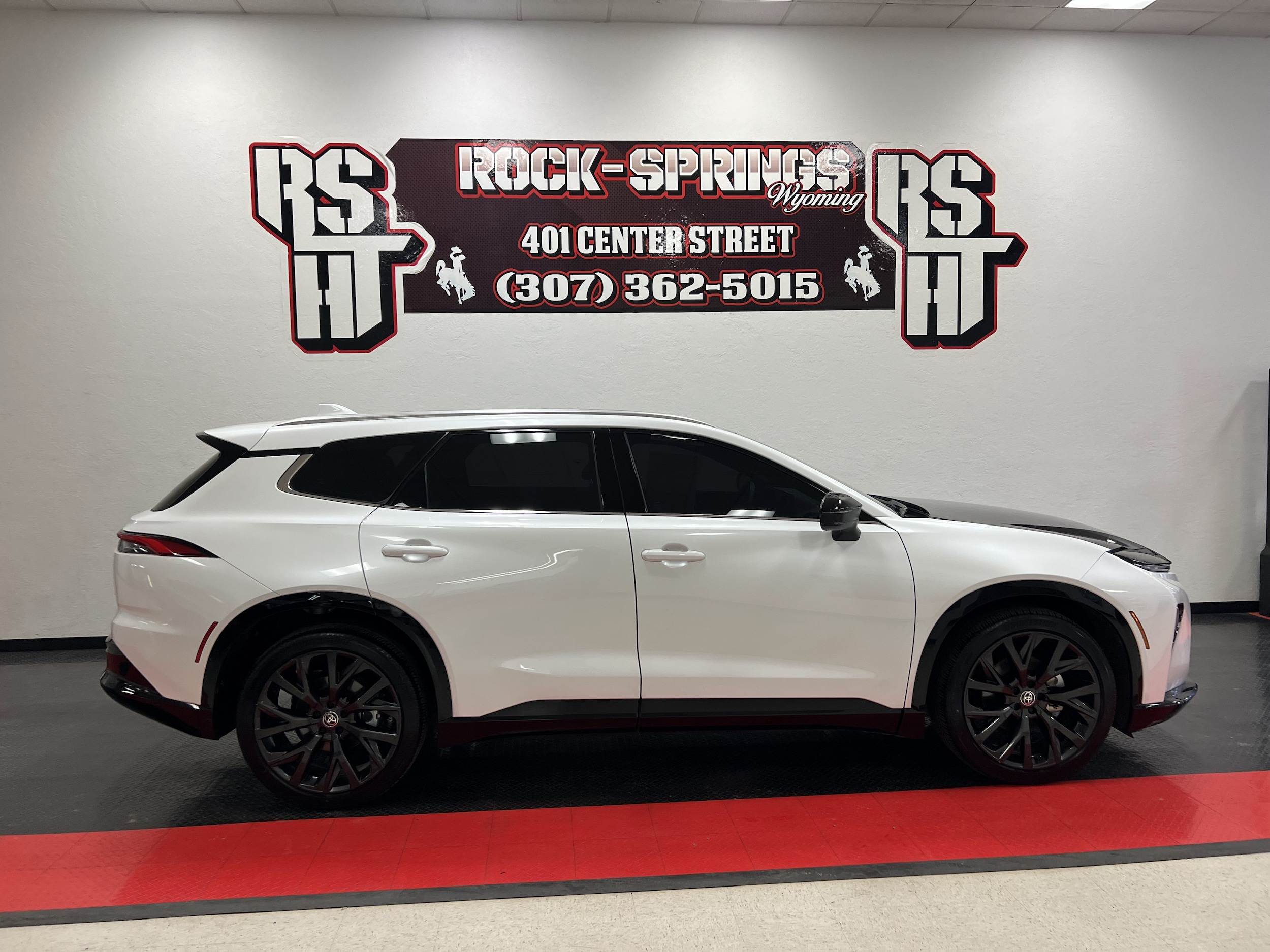 2025 Toyota Crown Signia Limited's photo