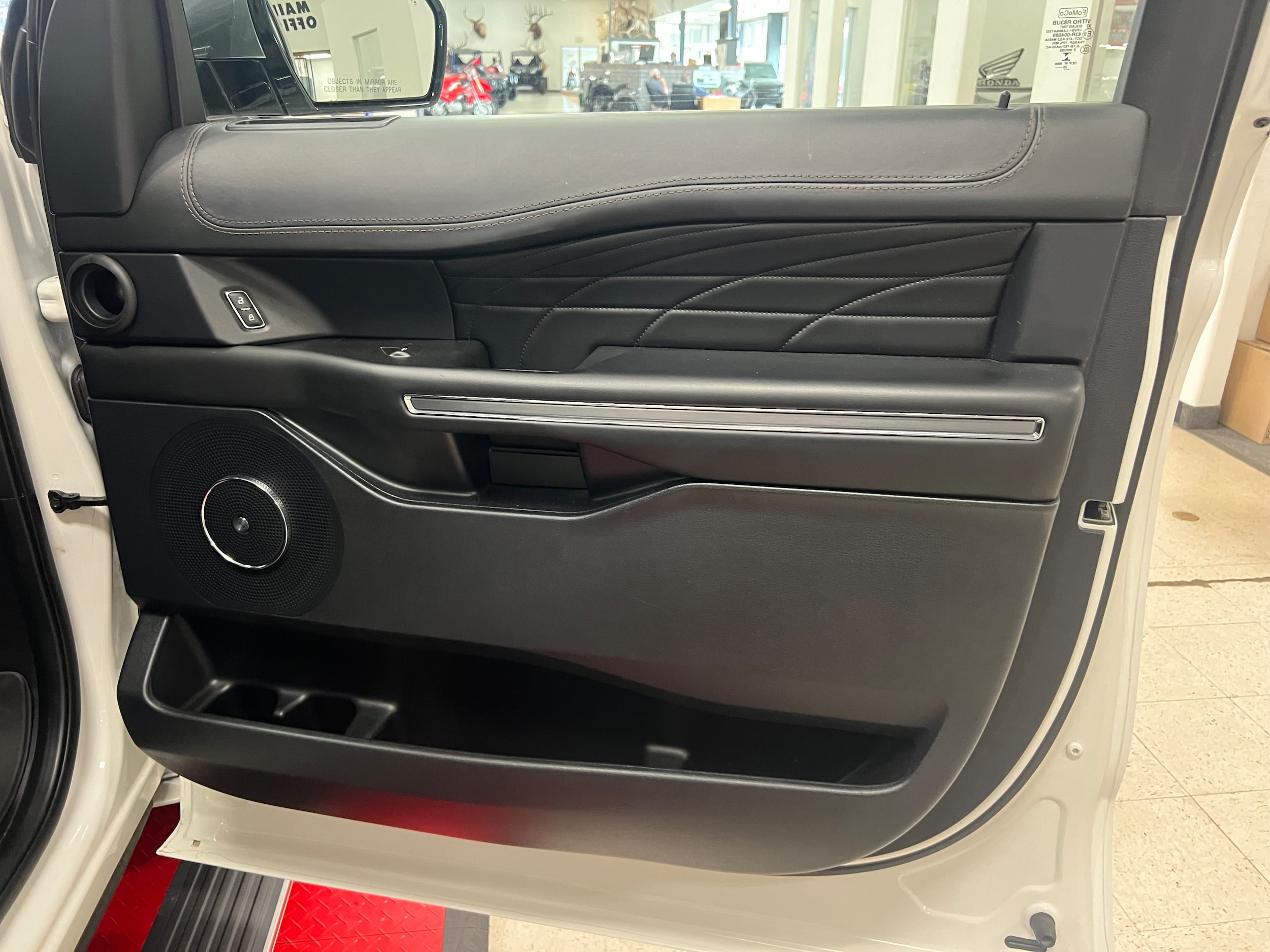 2020 Ford Expedition Platinum - Photo 15