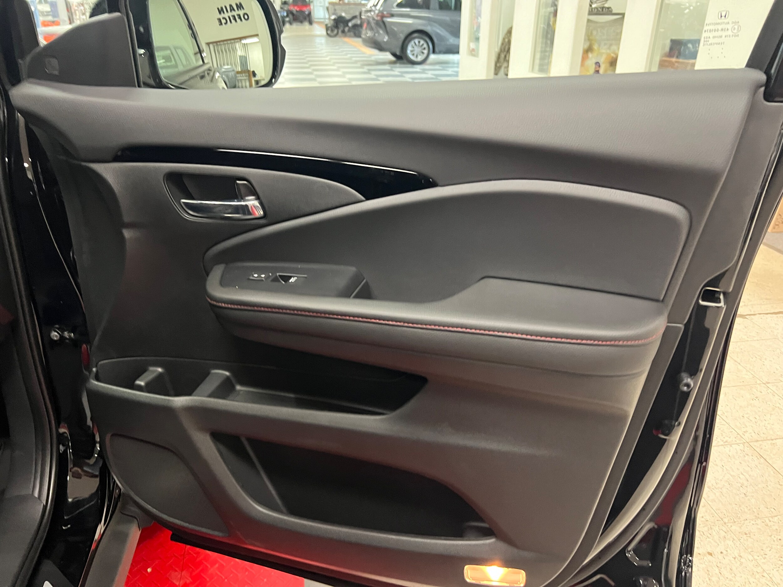 2025 Honda Ridgeline Black Edition - Photo 14