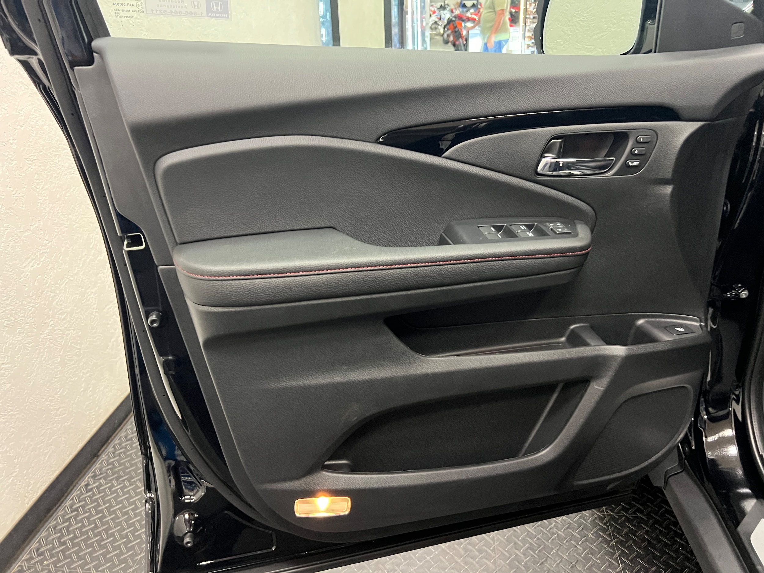 2025 Honda Ridgeline Black Edition - Photo 18