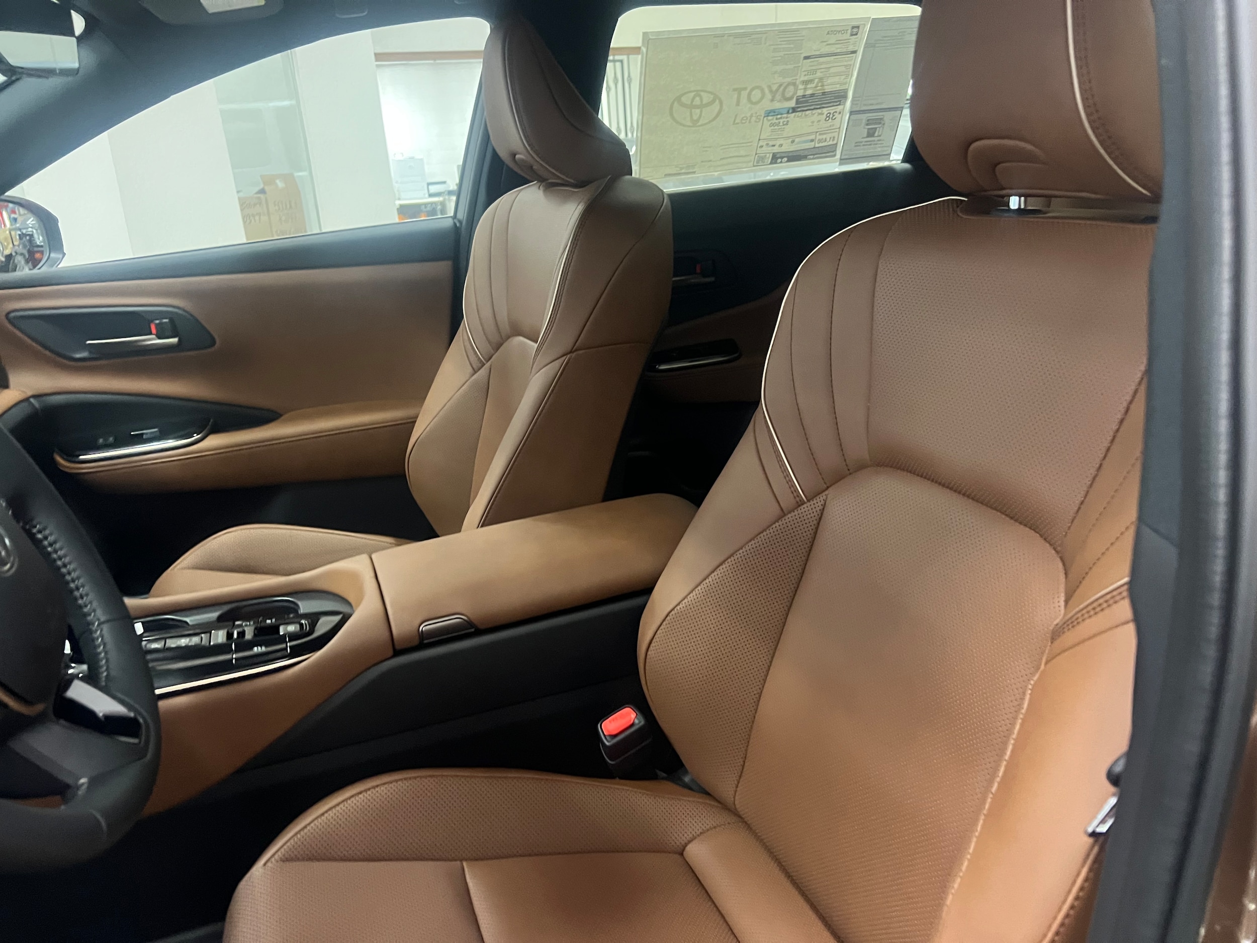 2025 Toyota Crown Signia Limited - Photo 19