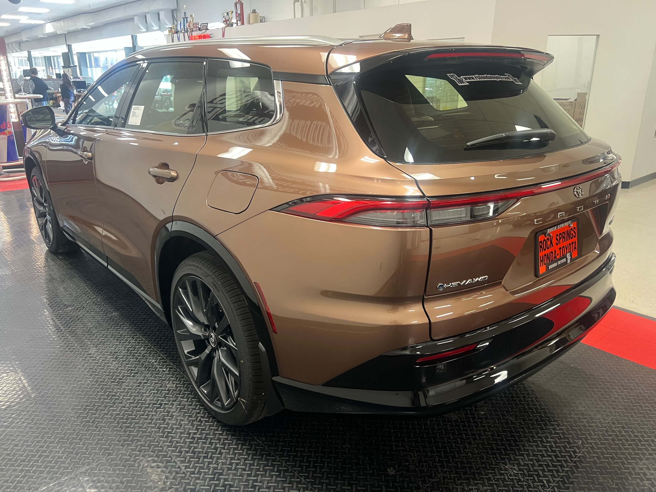 2025 Toyota Crown Signia Limited - Photo 6