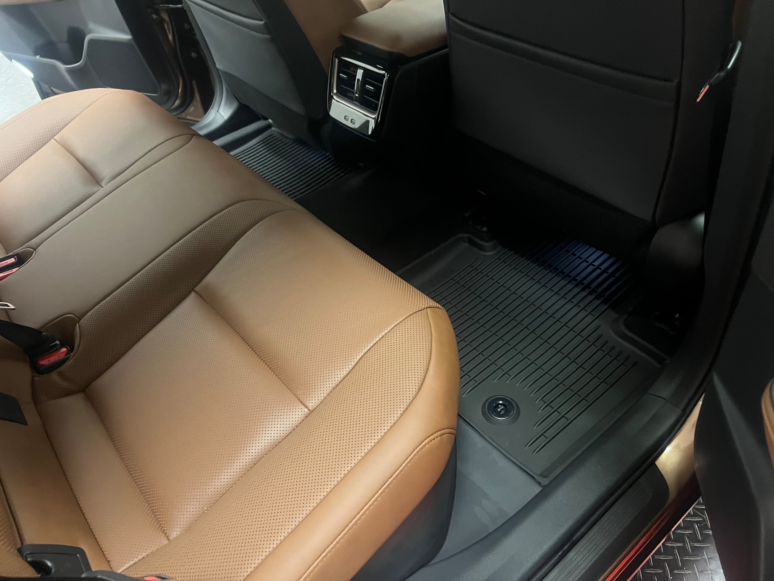 2025 Toyota Crown Signia Limited - Photo 13