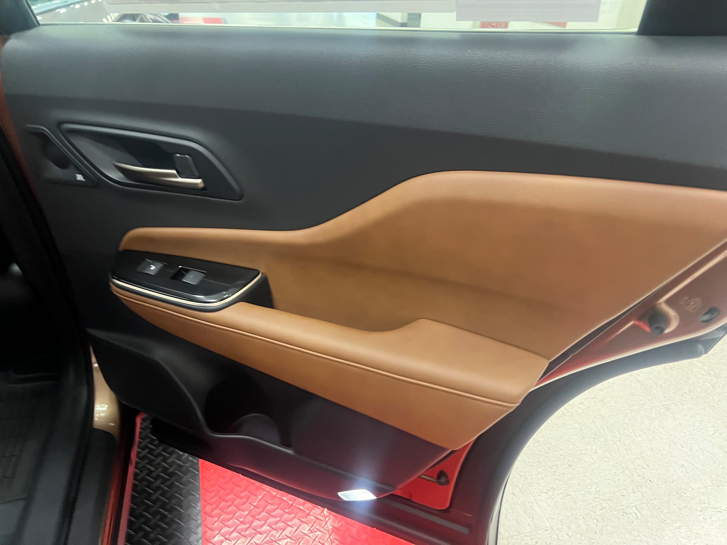 2025 Toyota Crown Signia Limited - Photo 11