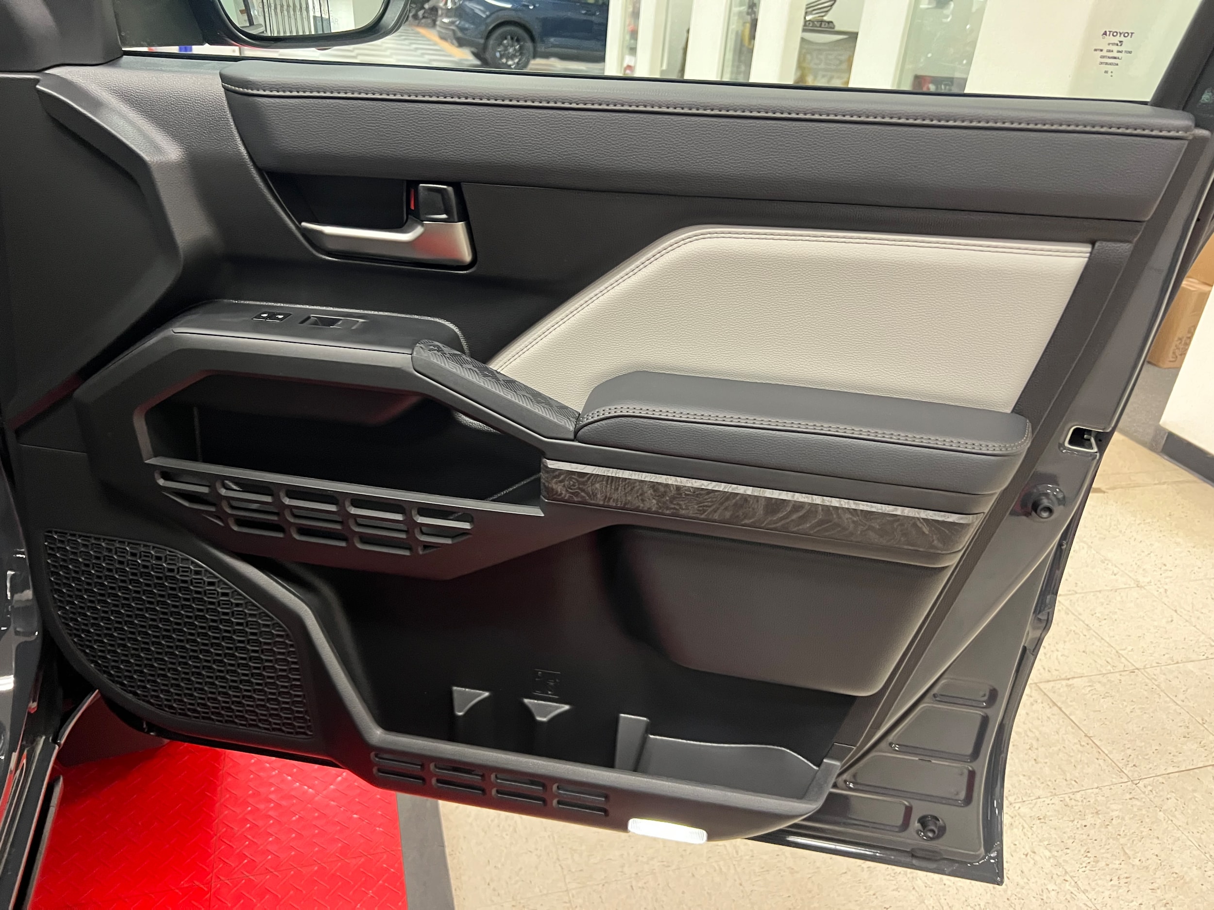 2025 Toyota Tacoma Limited - Photo 14