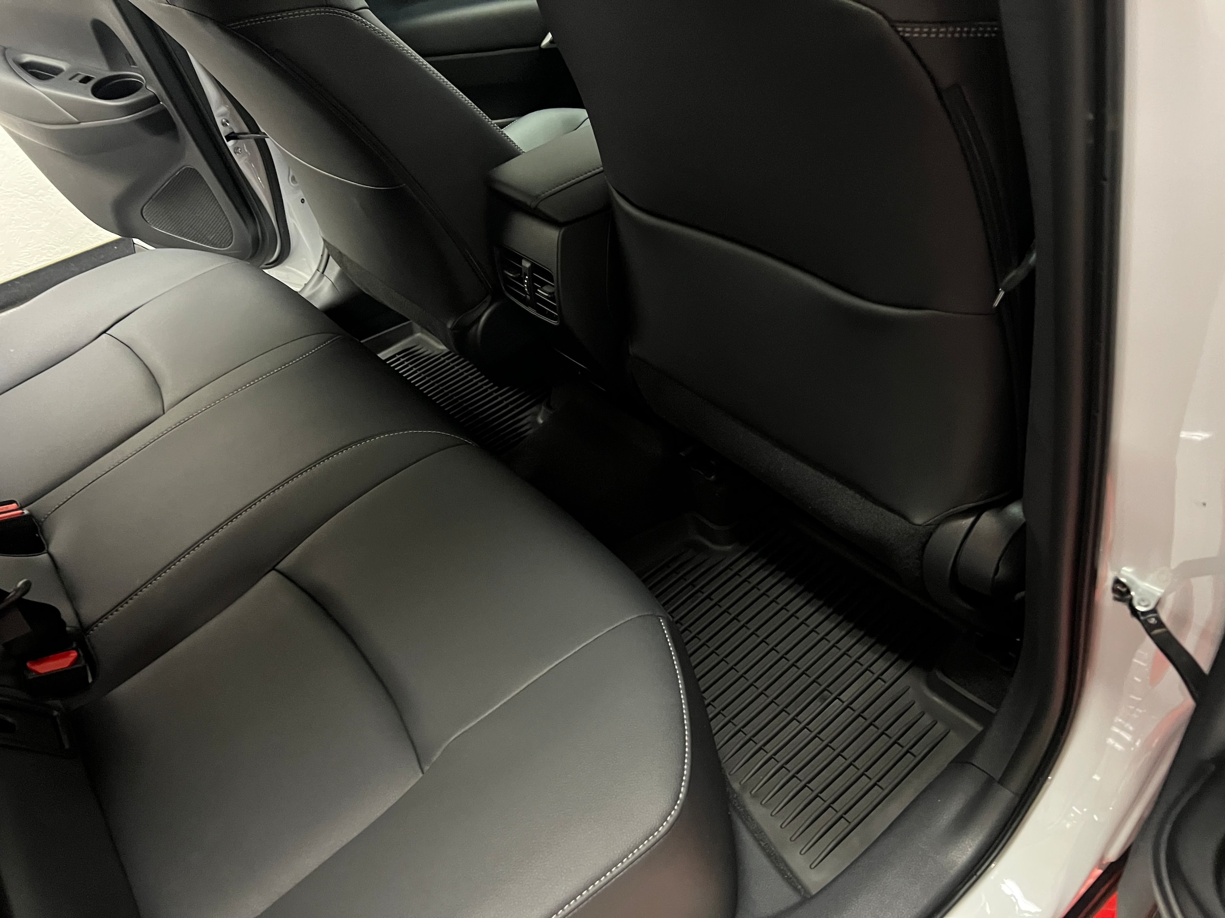 2024 Toyota Corolla Cross XLE - Photo 13