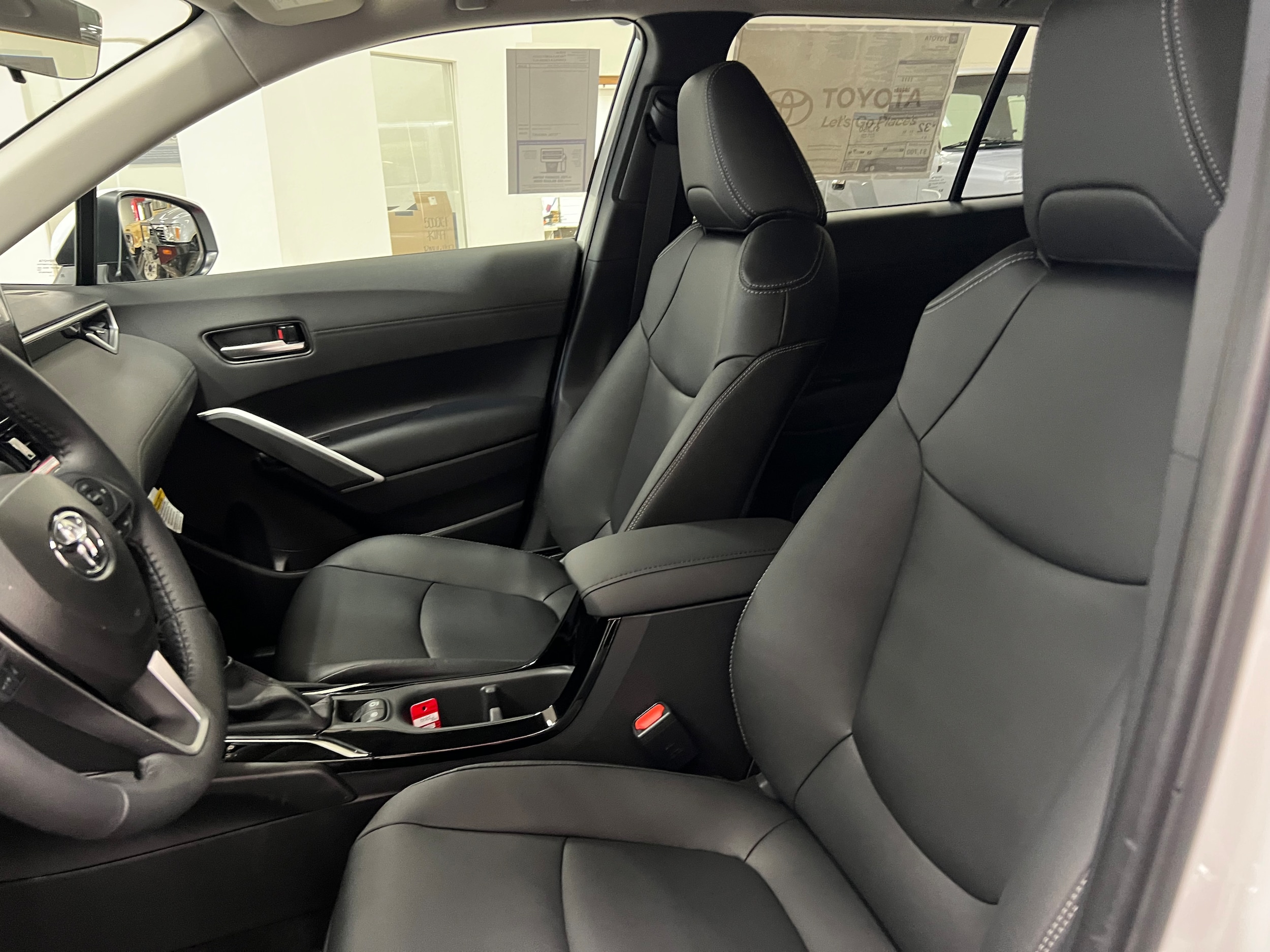 2024 Toyota Corolla Cross XLE - Photo 19