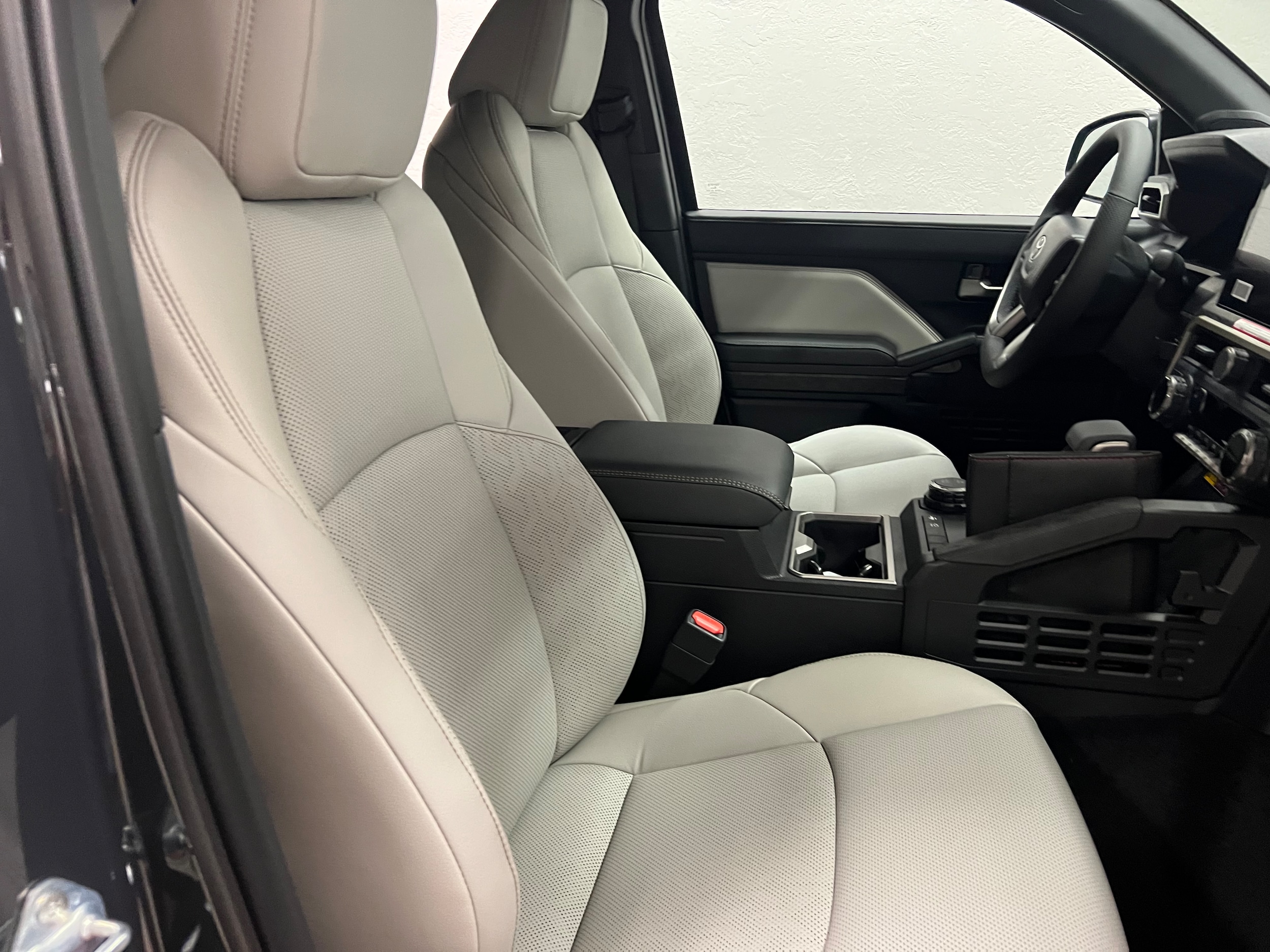 2025 Toyota Tacoma Limited - Photo 15