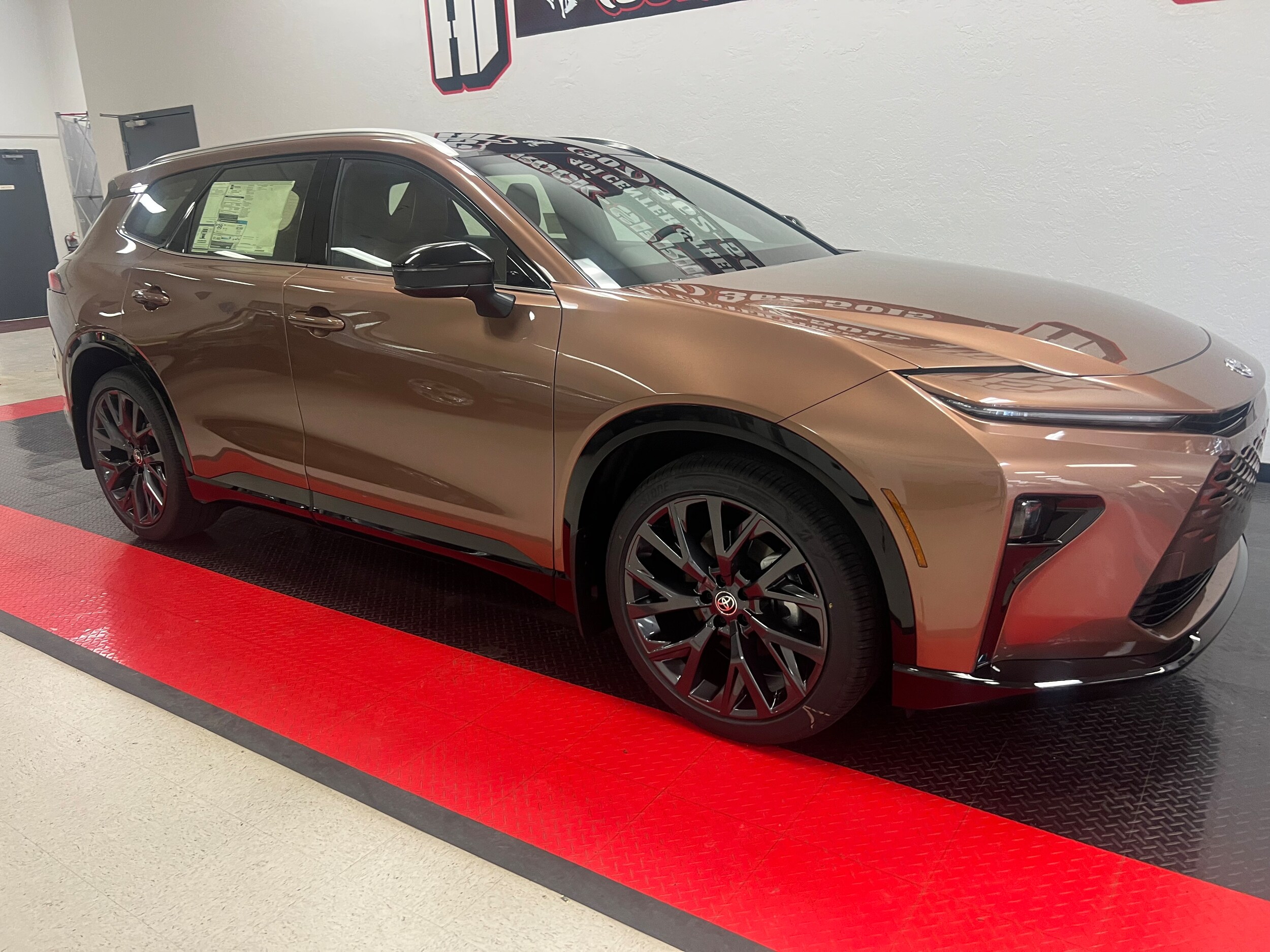 2025 Toyota Crown Signia Limited photo 2