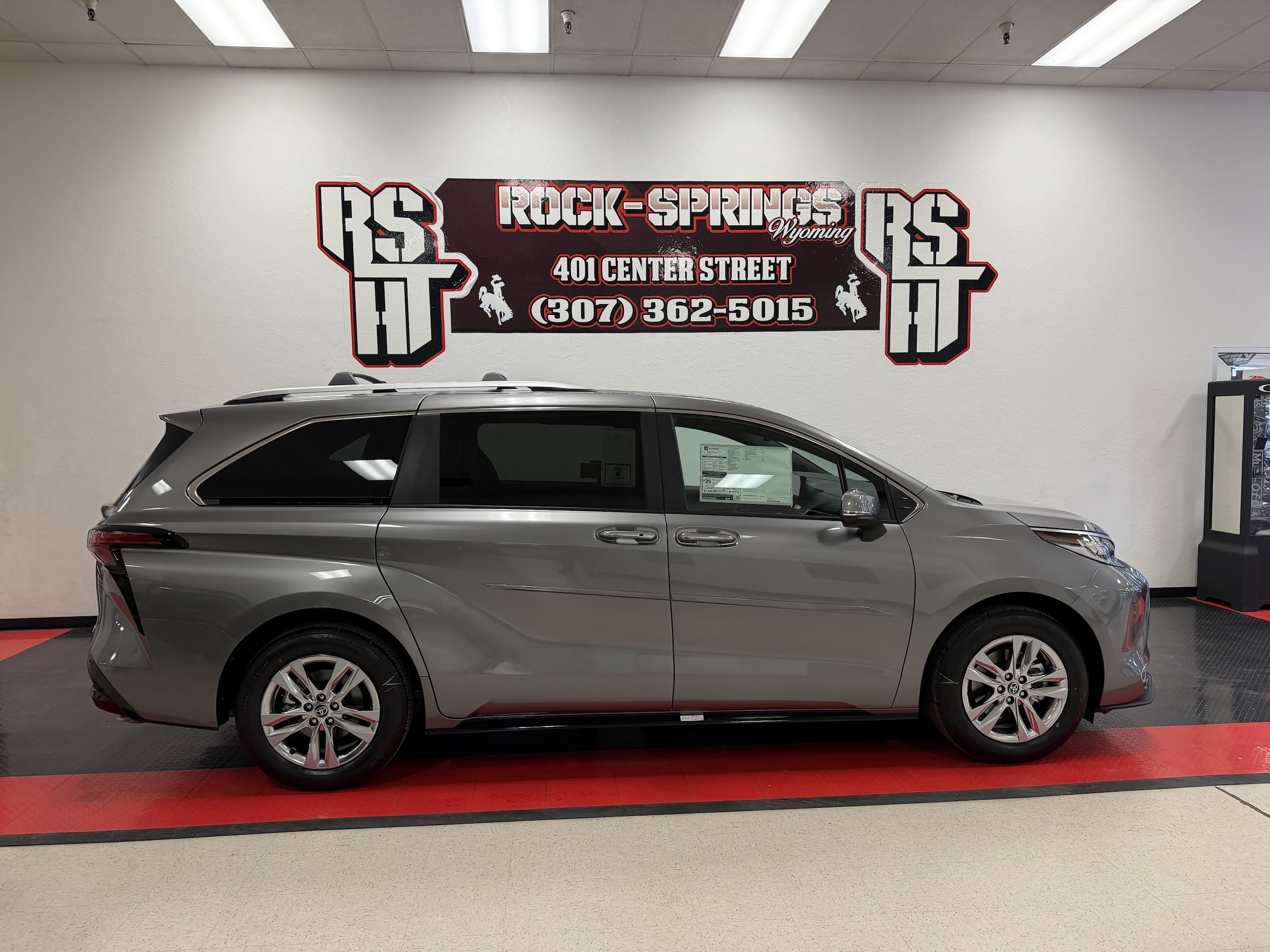 2026 Toyota Sienna Limited 7-Passenger Hybrid AWD's photo