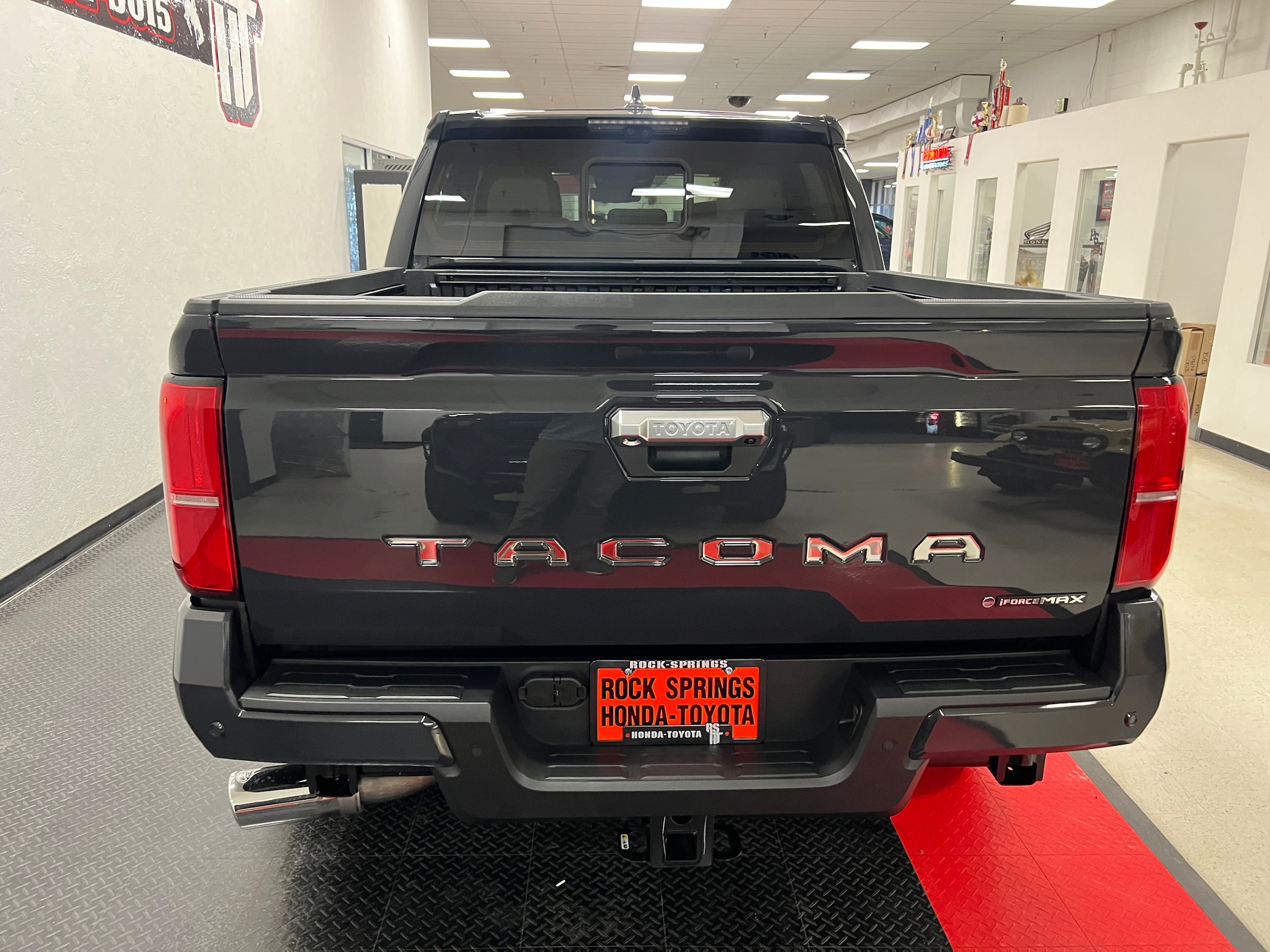 2025 Toyota Tacoma Limited - Photo 7