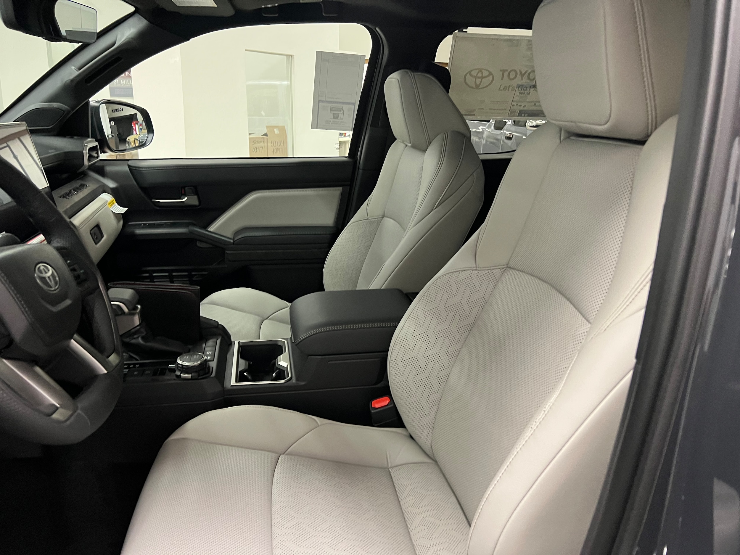 2025 Toyota Tacoma Limited - Photo 19