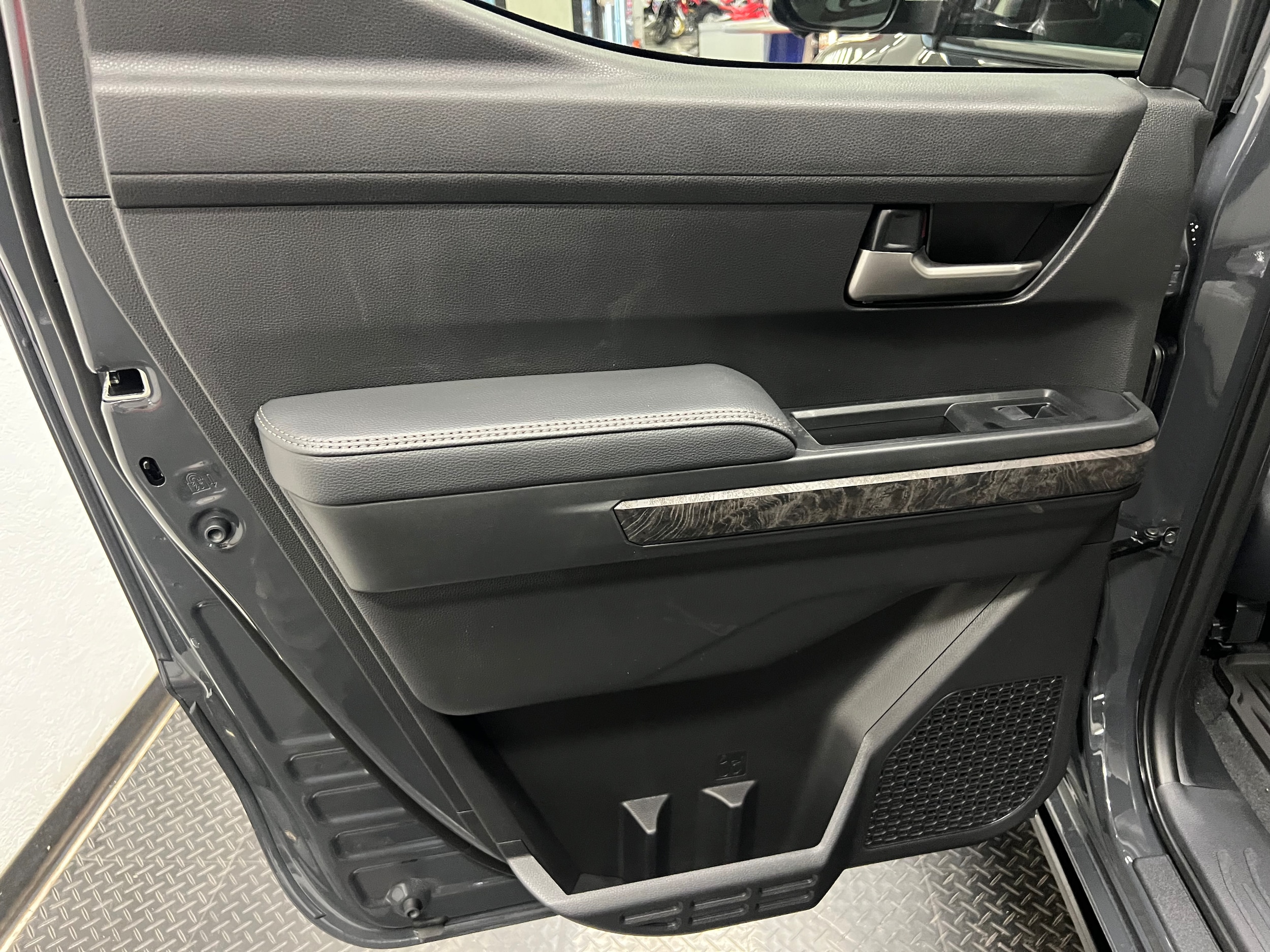 2025 Toyota Tacoma Limited - Photo 9