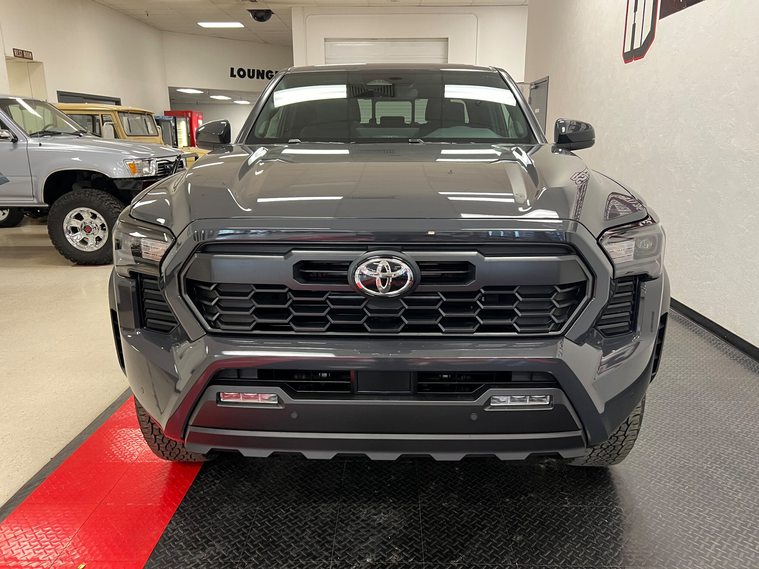 2025 Toyota Tacoma TRD photo 4