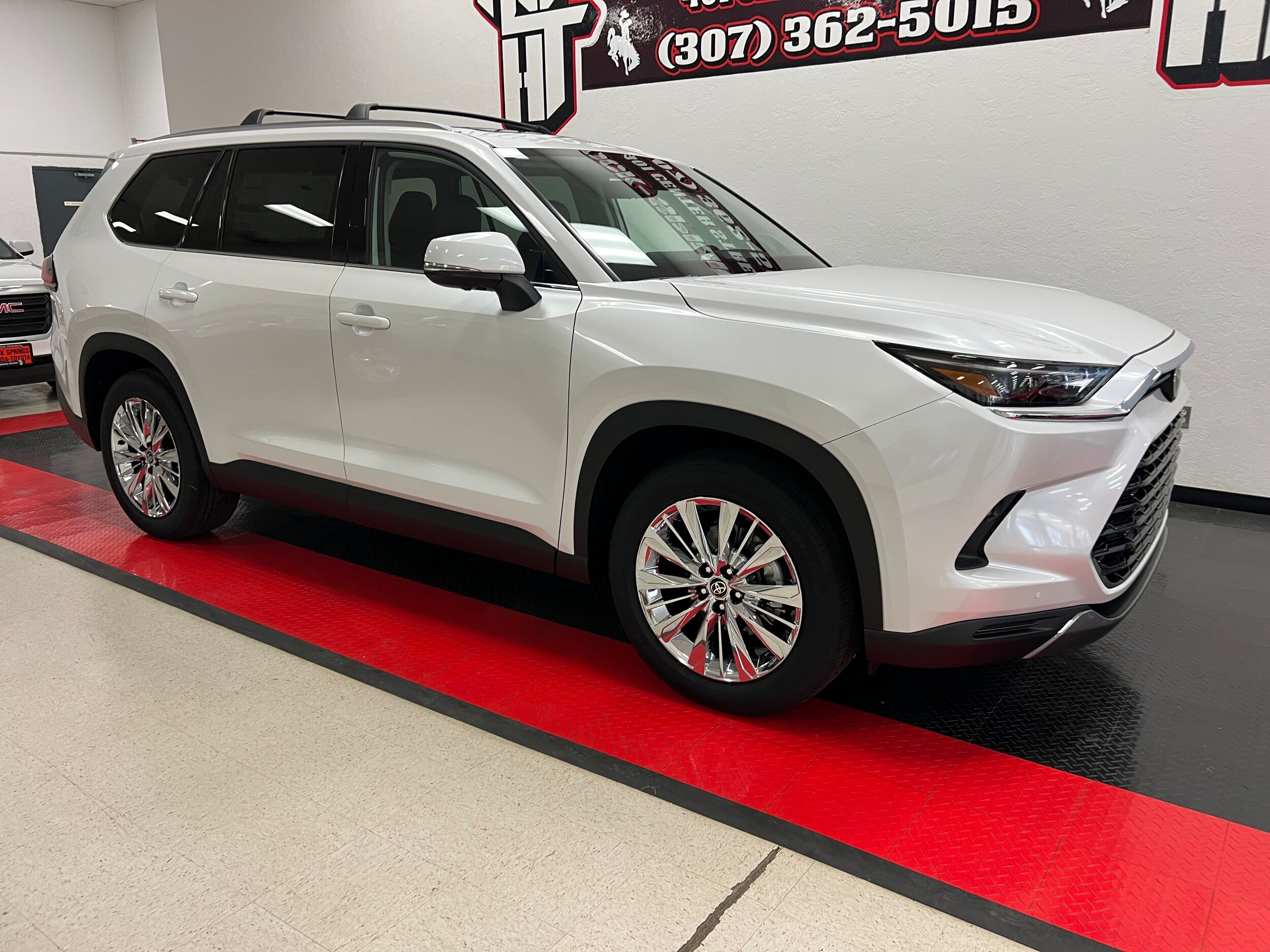 2025 Toyota Grand Highlander Hybrid MAX photo 2