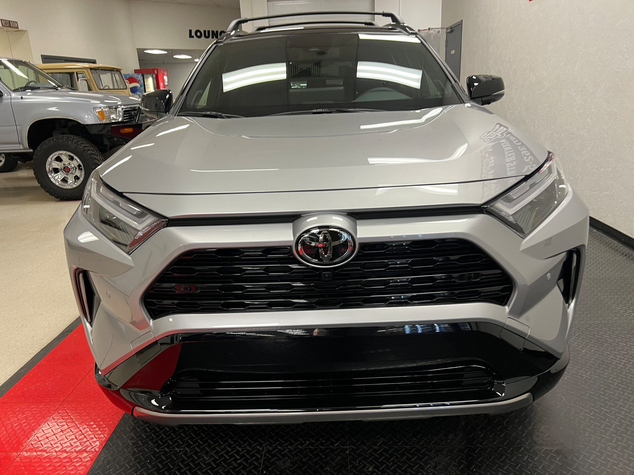2025 Toyota RAV4 Hybrid XSE photo 3