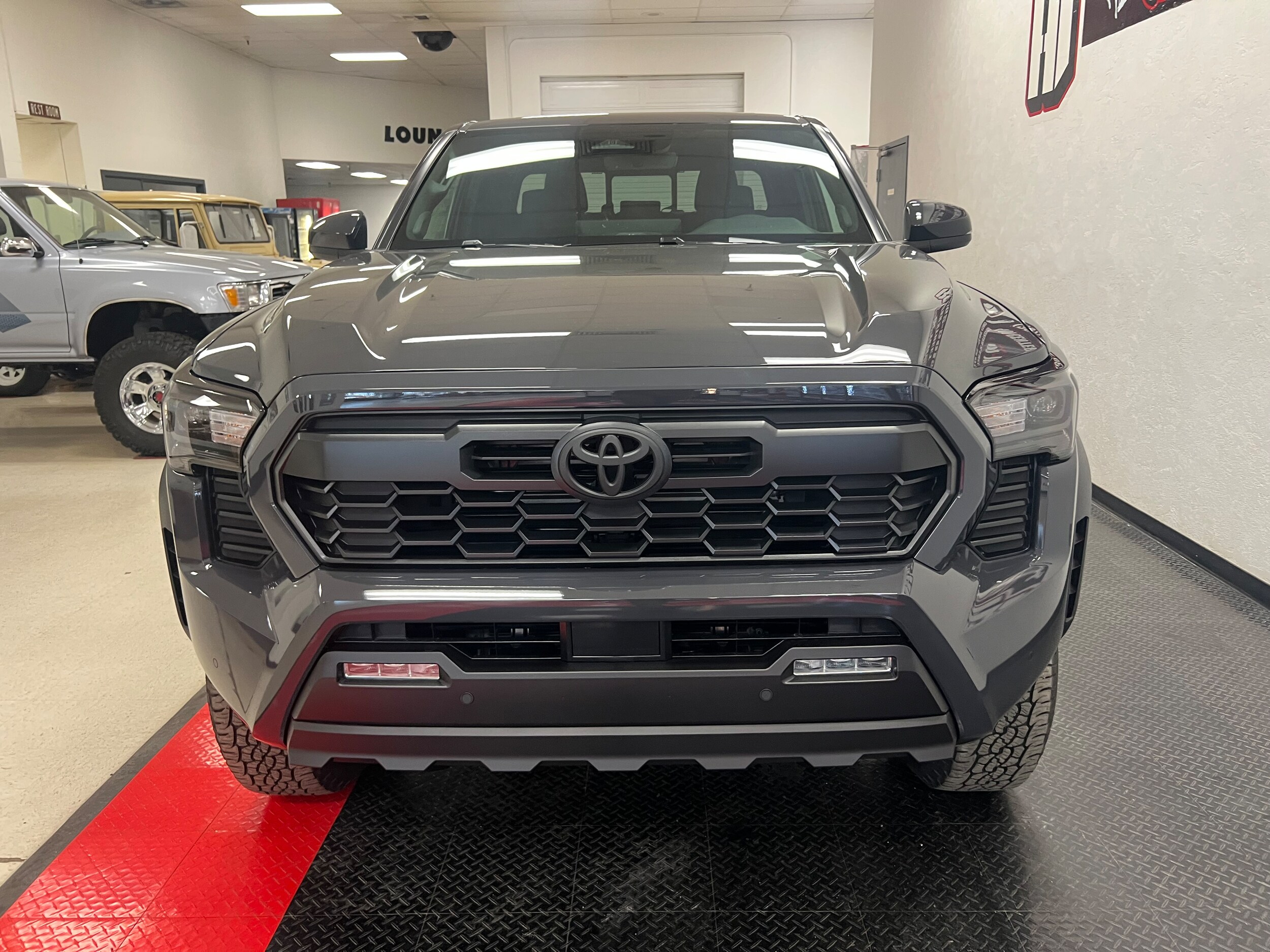 2025 Toyota Tacoma TRD photo 4