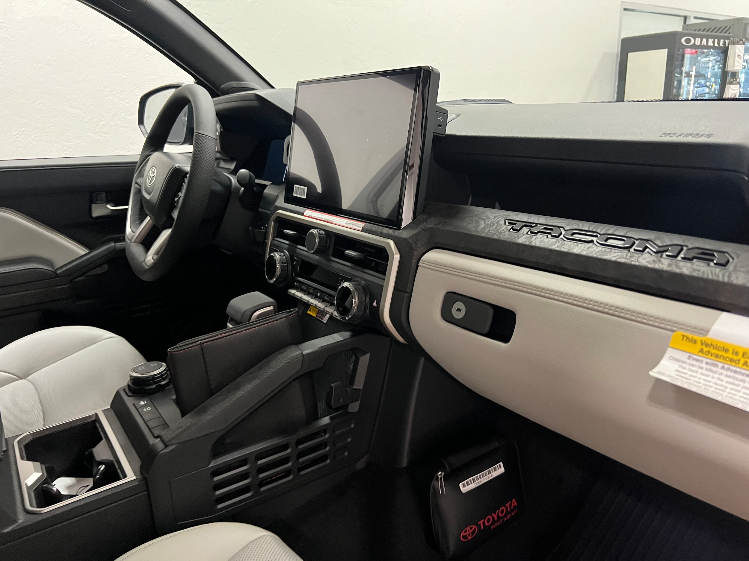 2025 Toyota Tacoma Limited - Photo 16