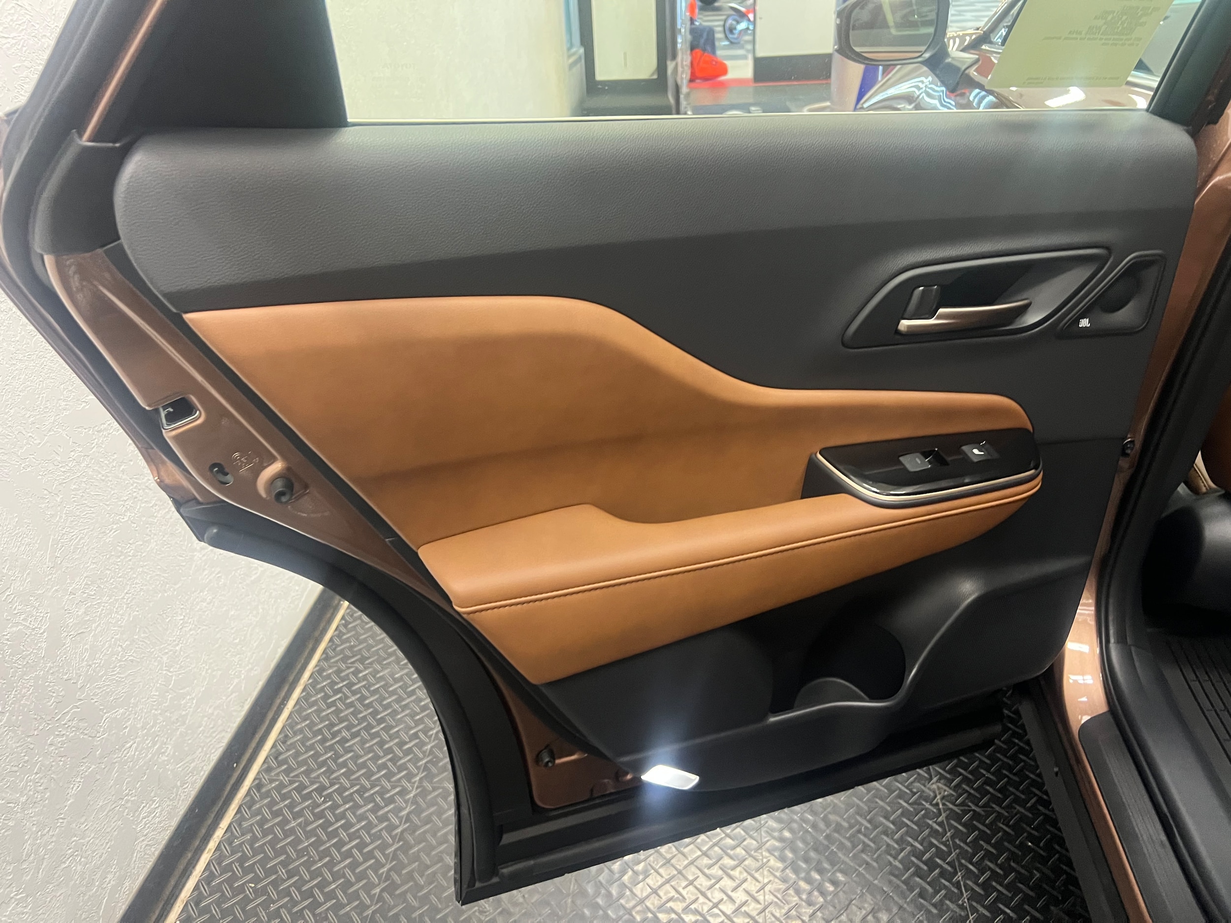 2025 Toyota Crown Signia Limited - Photo 9