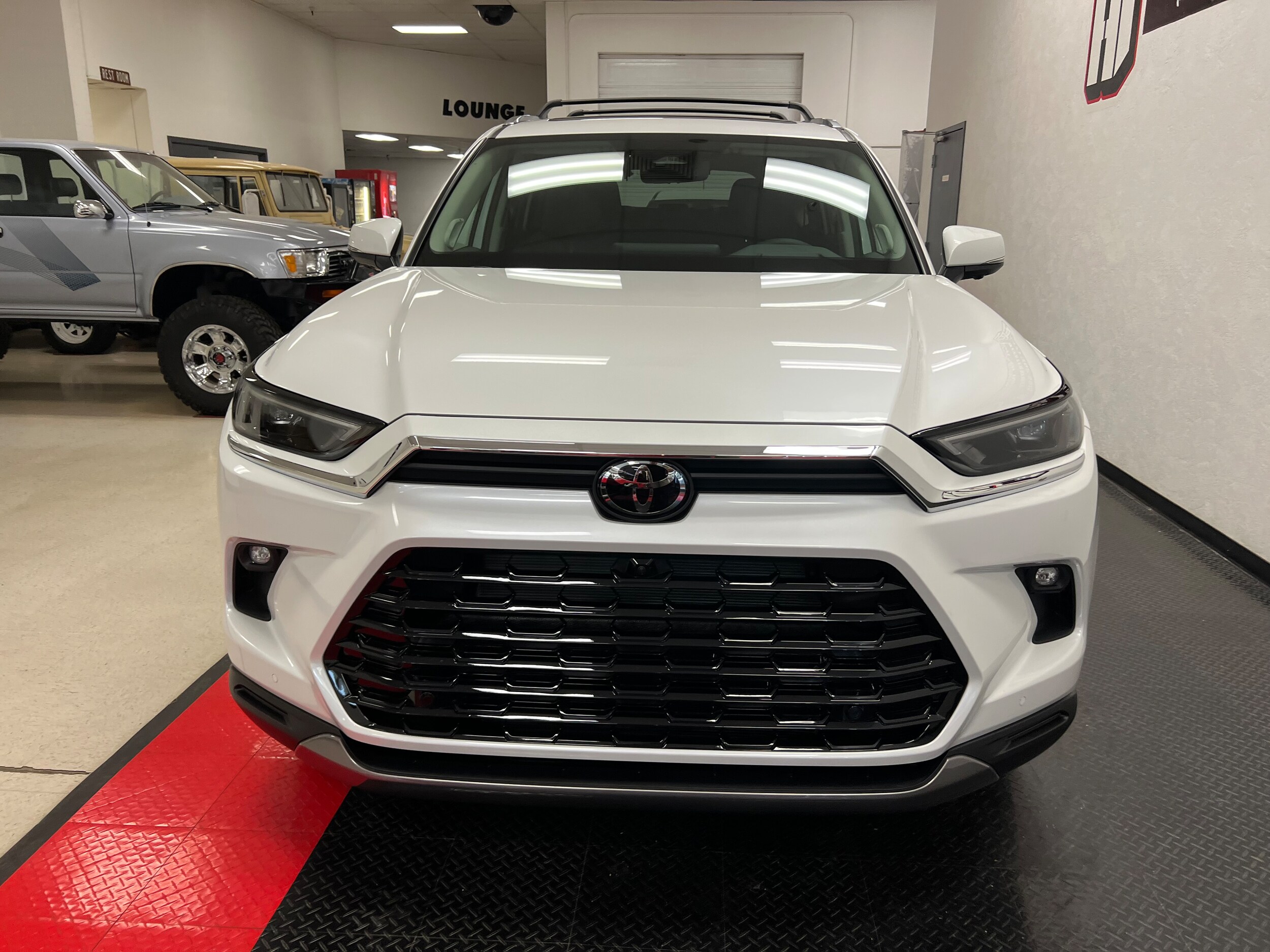 2025 Toyota Grand Highlander Hybrid MAX photo 4