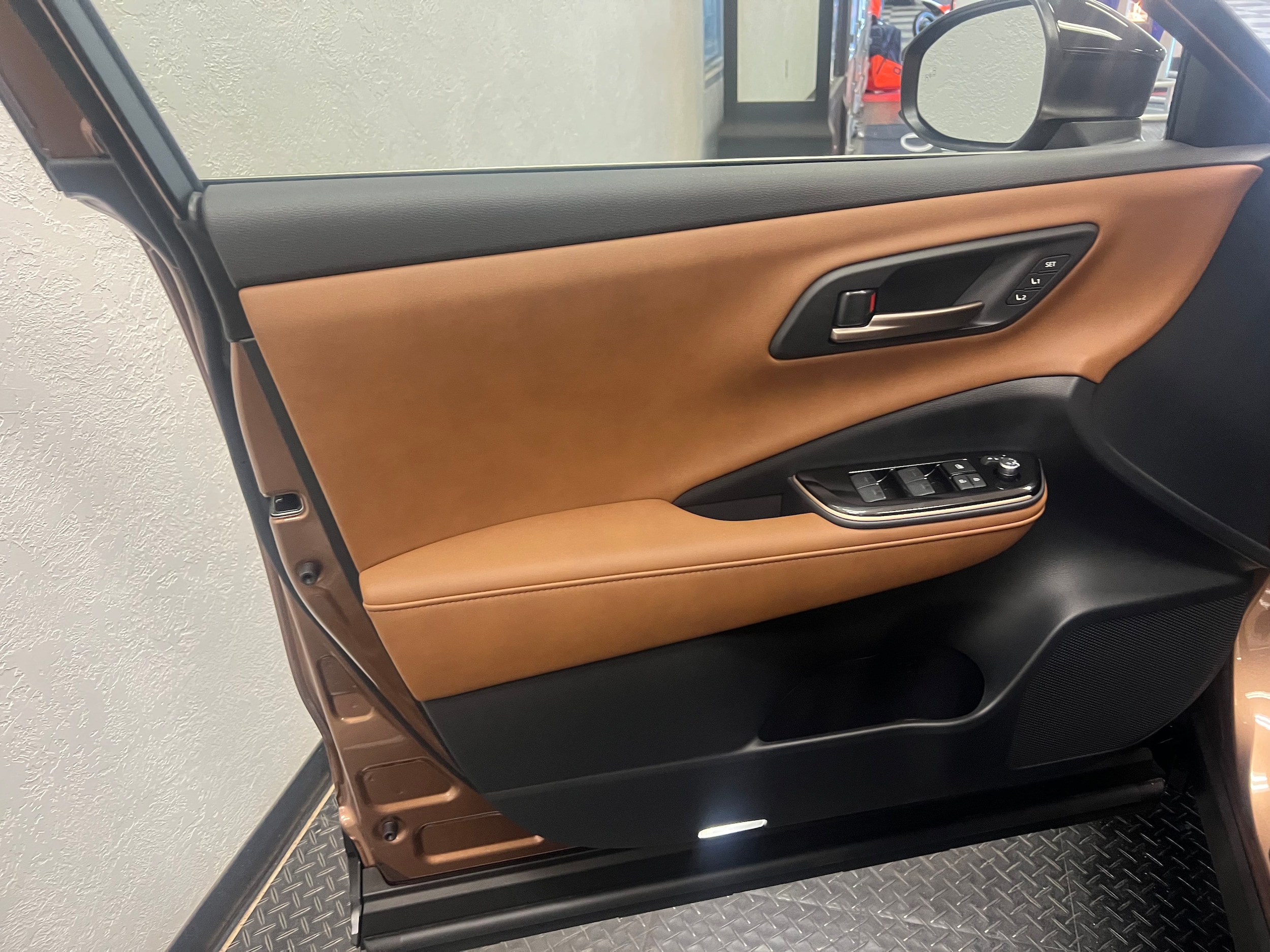 2025 Toyota Crown Signia Limited - Photo 18