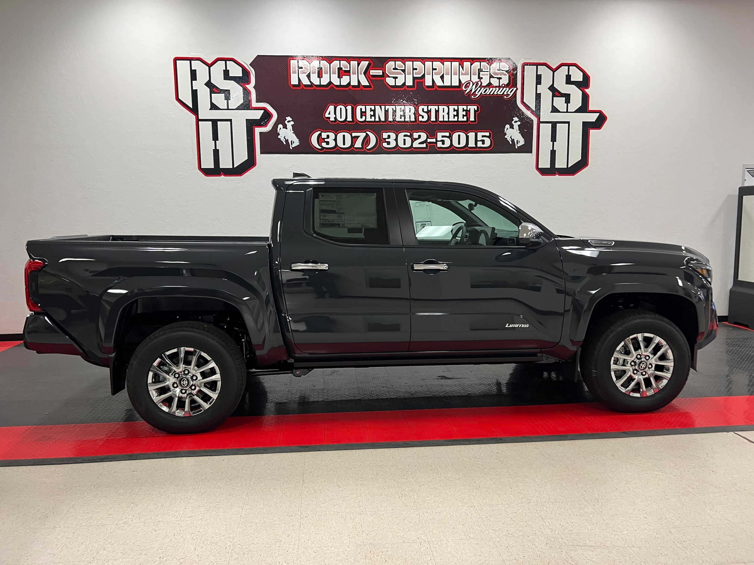 2025 Toyota Tacoma Limited's photo