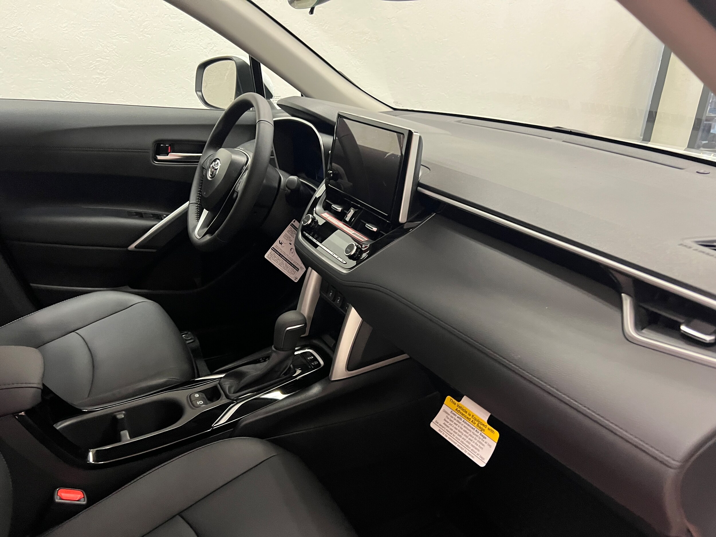 2024 Toyota Corolla Cross XLE - Photo 16