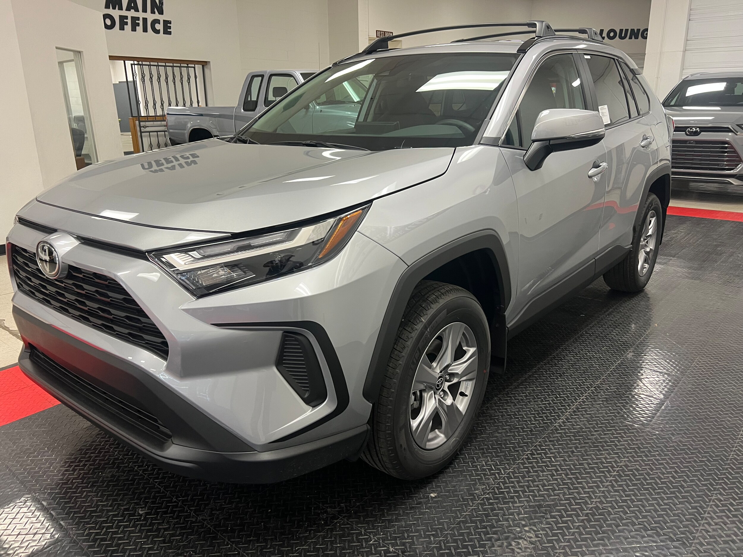 2025 Toyota RAV4 XLE photo 3