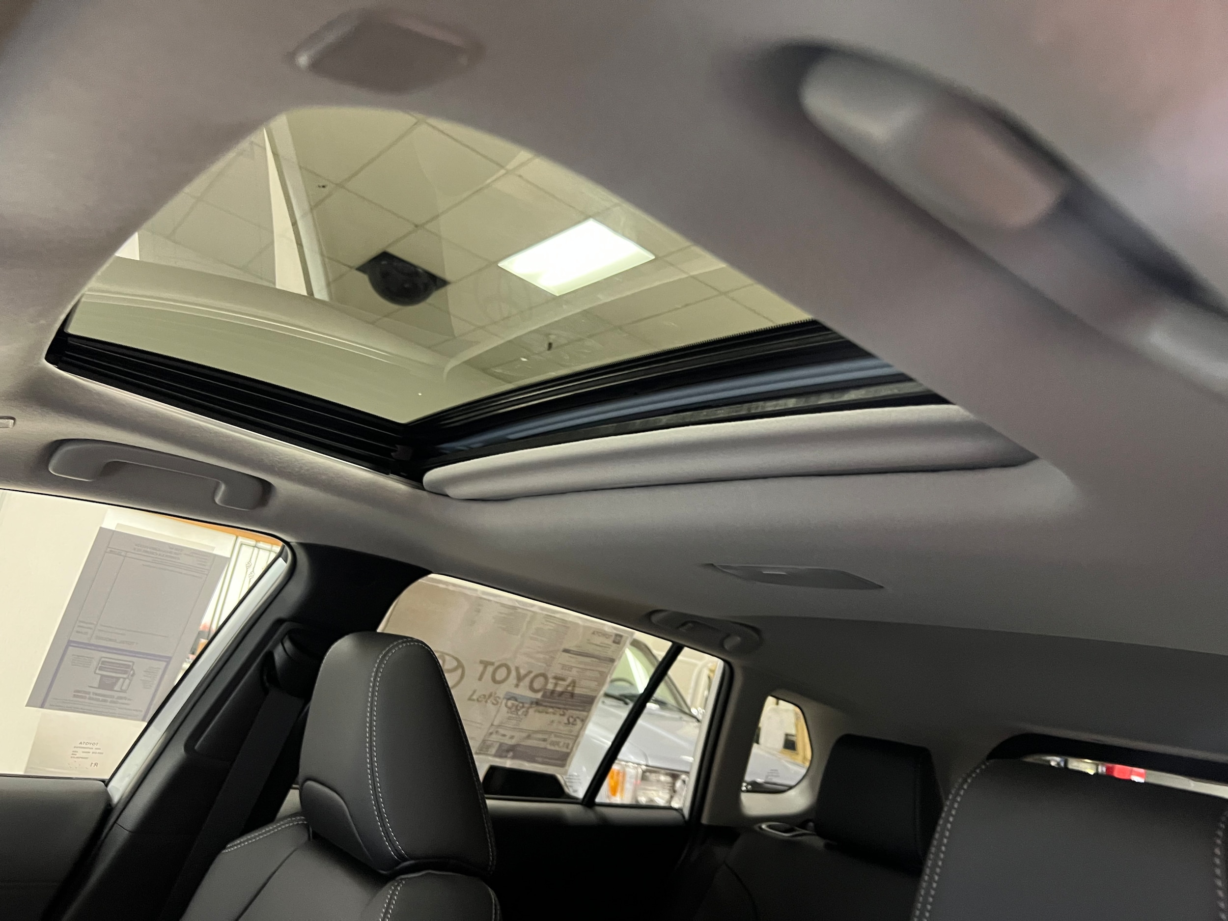 2024 Toyota Corolla Cross XLE - Photo 26
