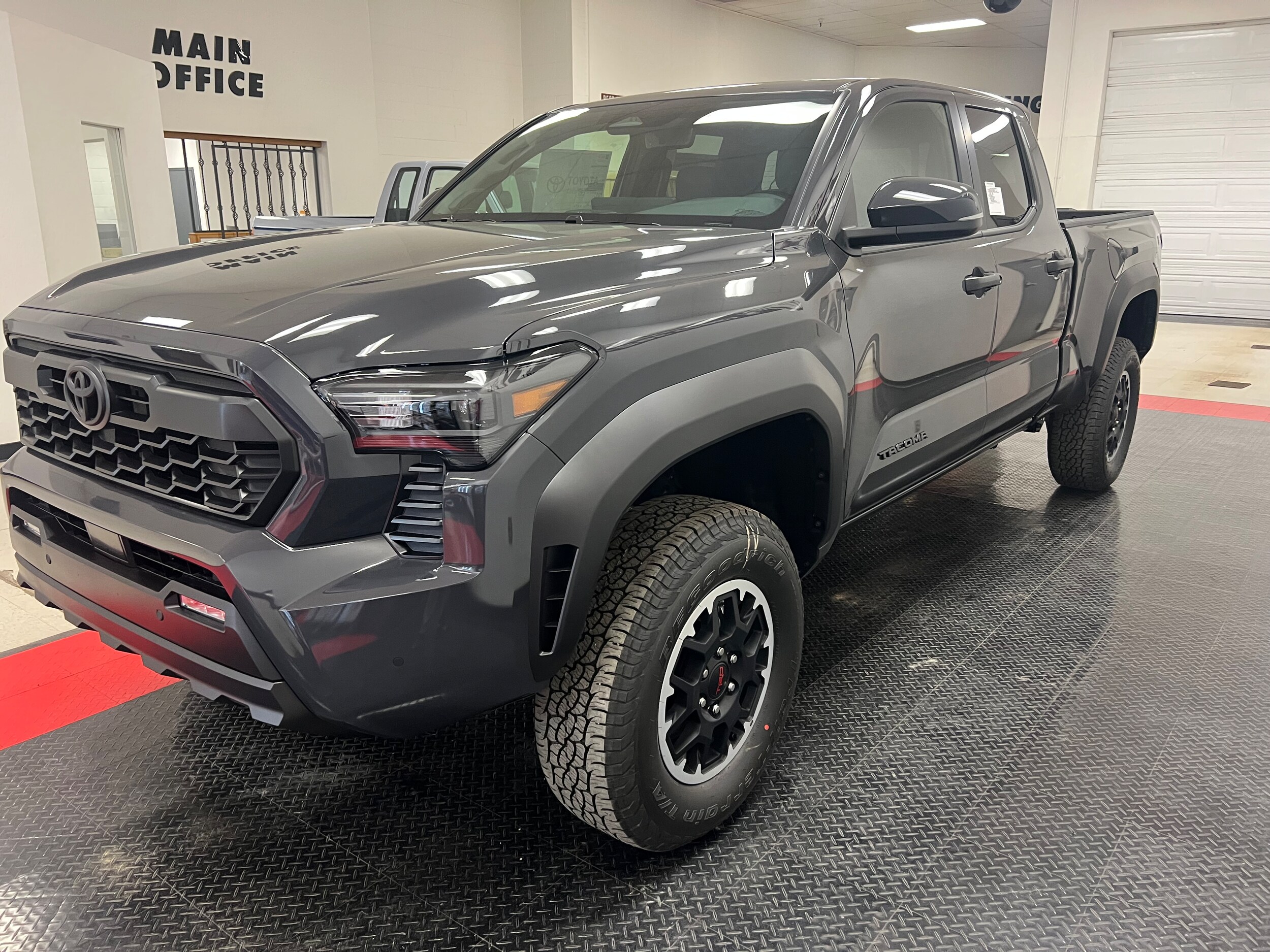 2025 Toyota Tacoma TRD photo 3