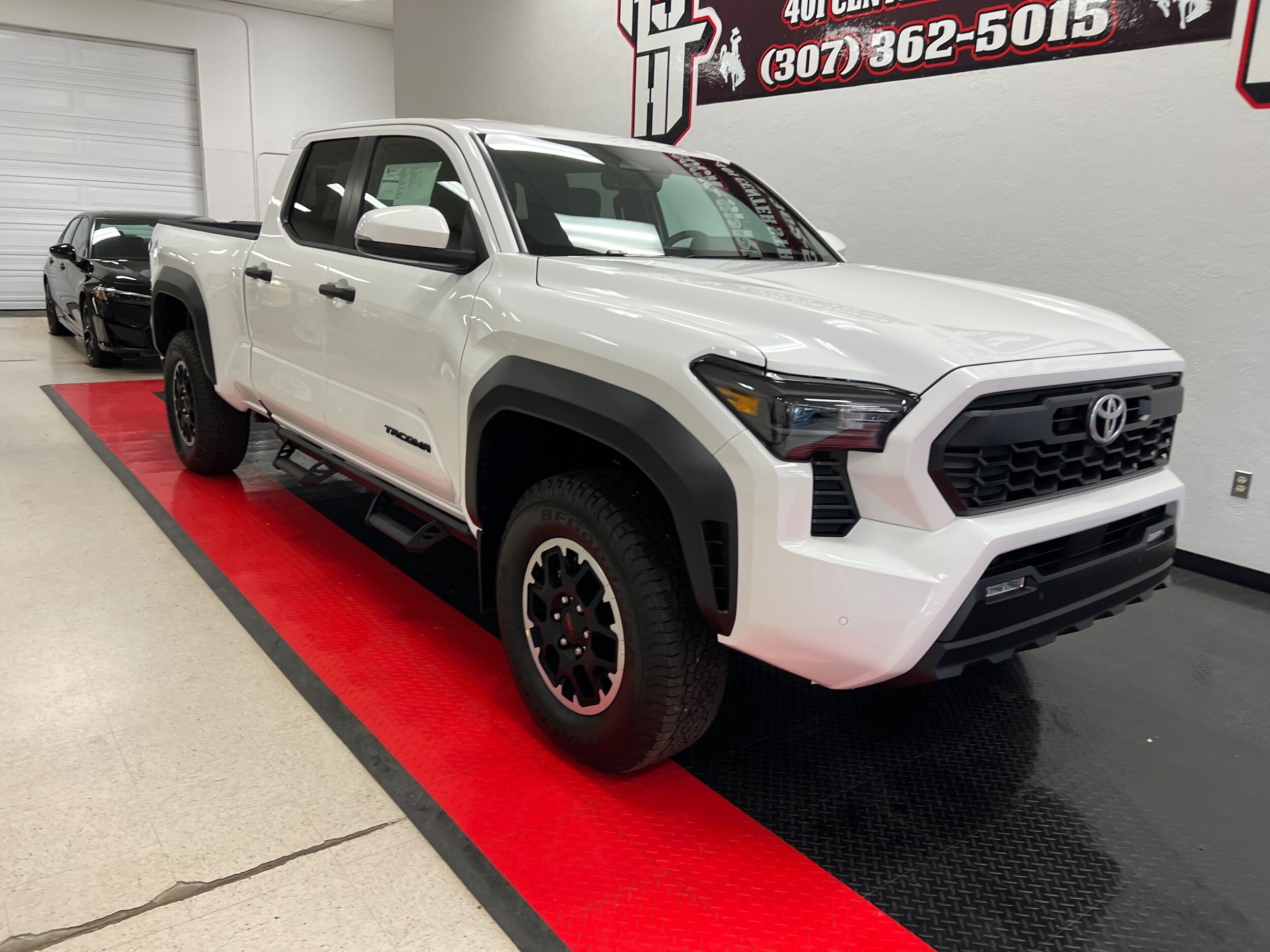 2024 Toyota Tacoma photo 2