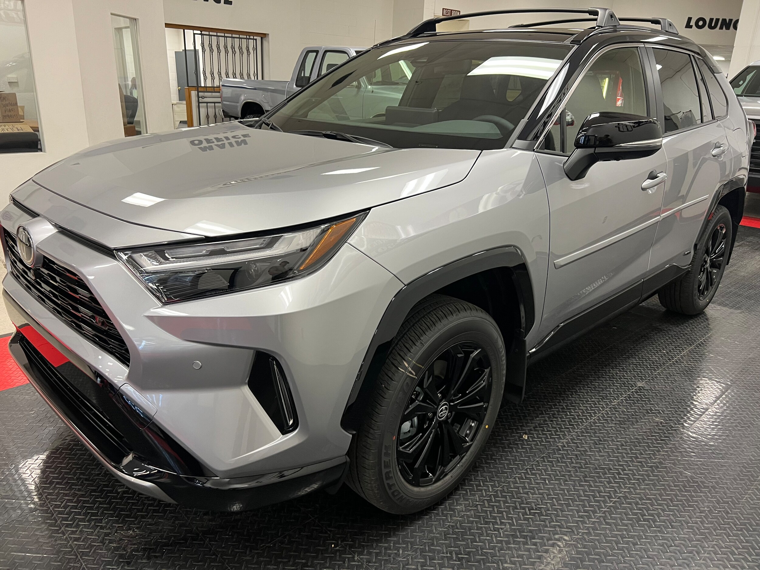 2025 Toyota RAV4 Hybrid XSE photo 2