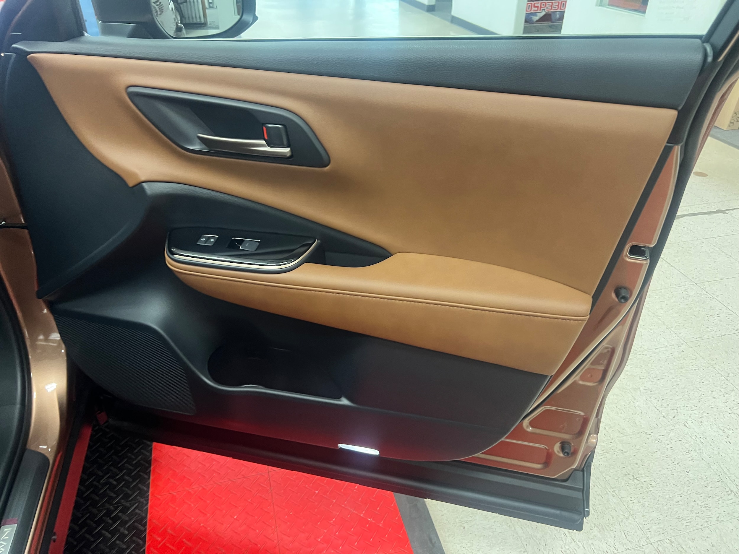 2025 Toyota Crown Signia Limited - Photo 14