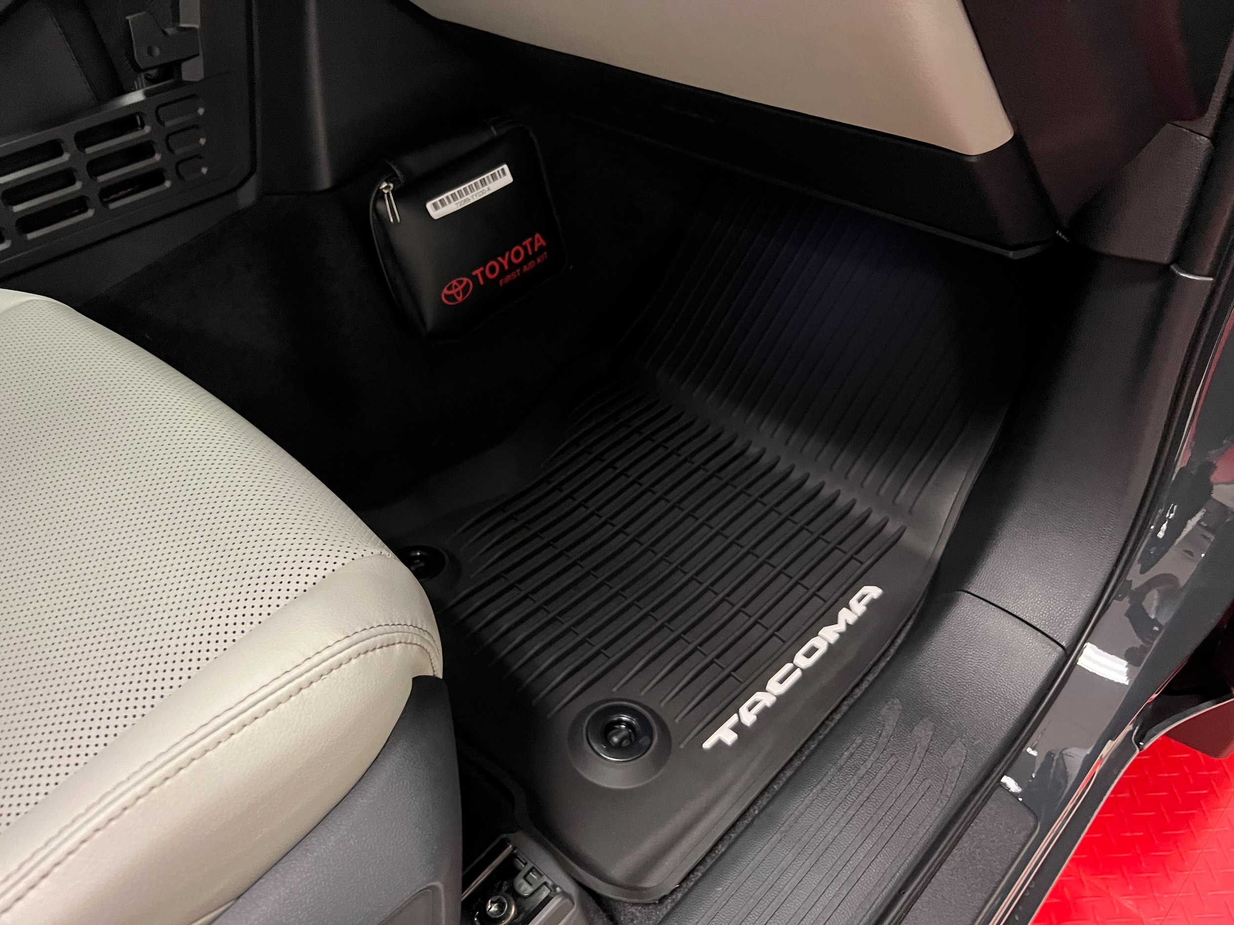 2025 Toyota Tacoma Limited - Photo 17
