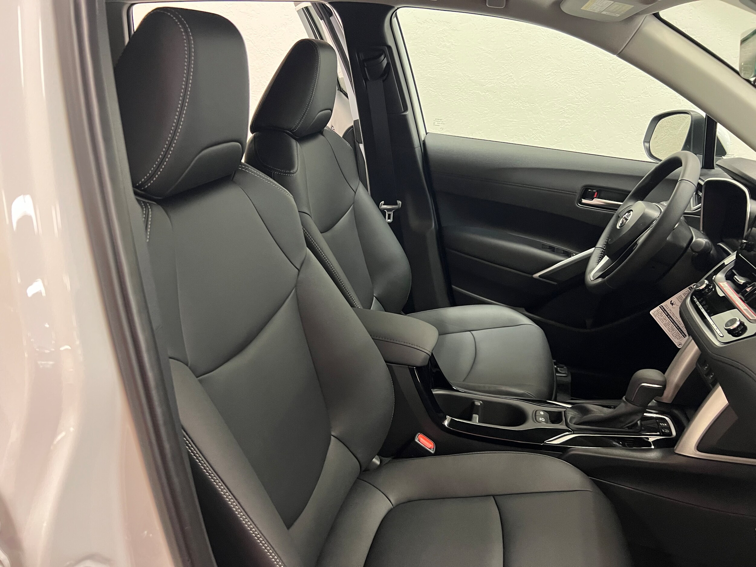 2024 Toyota Corolla Cross XLE - Photo 15