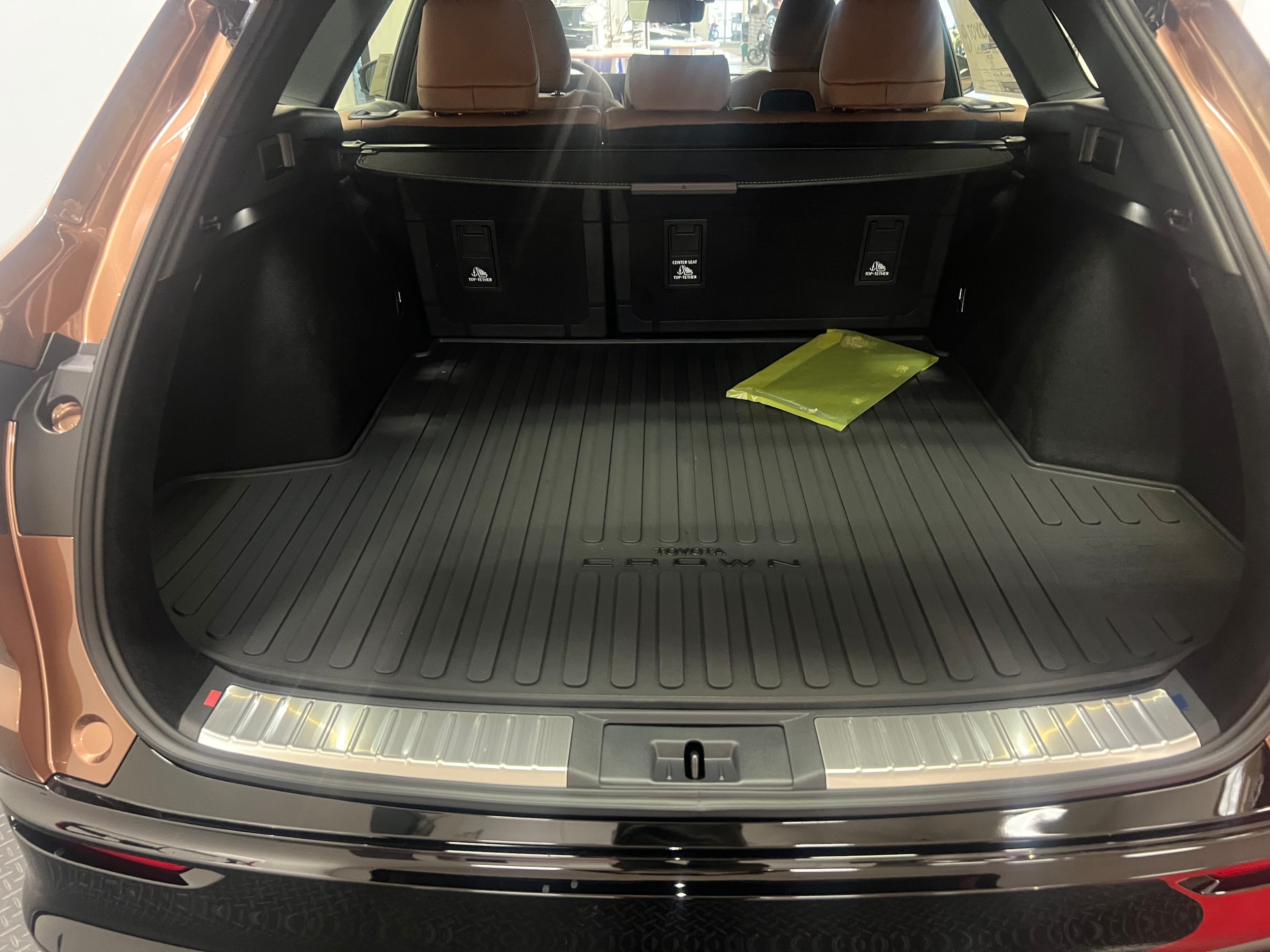 2025 Toyota Crown Signia Limited - Photo 8