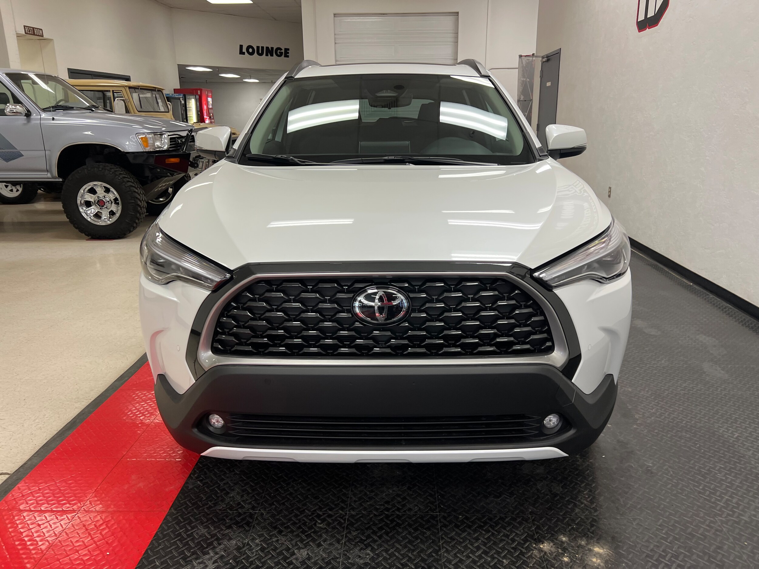 2024 Toyota Corolla Cross XLE photo 4