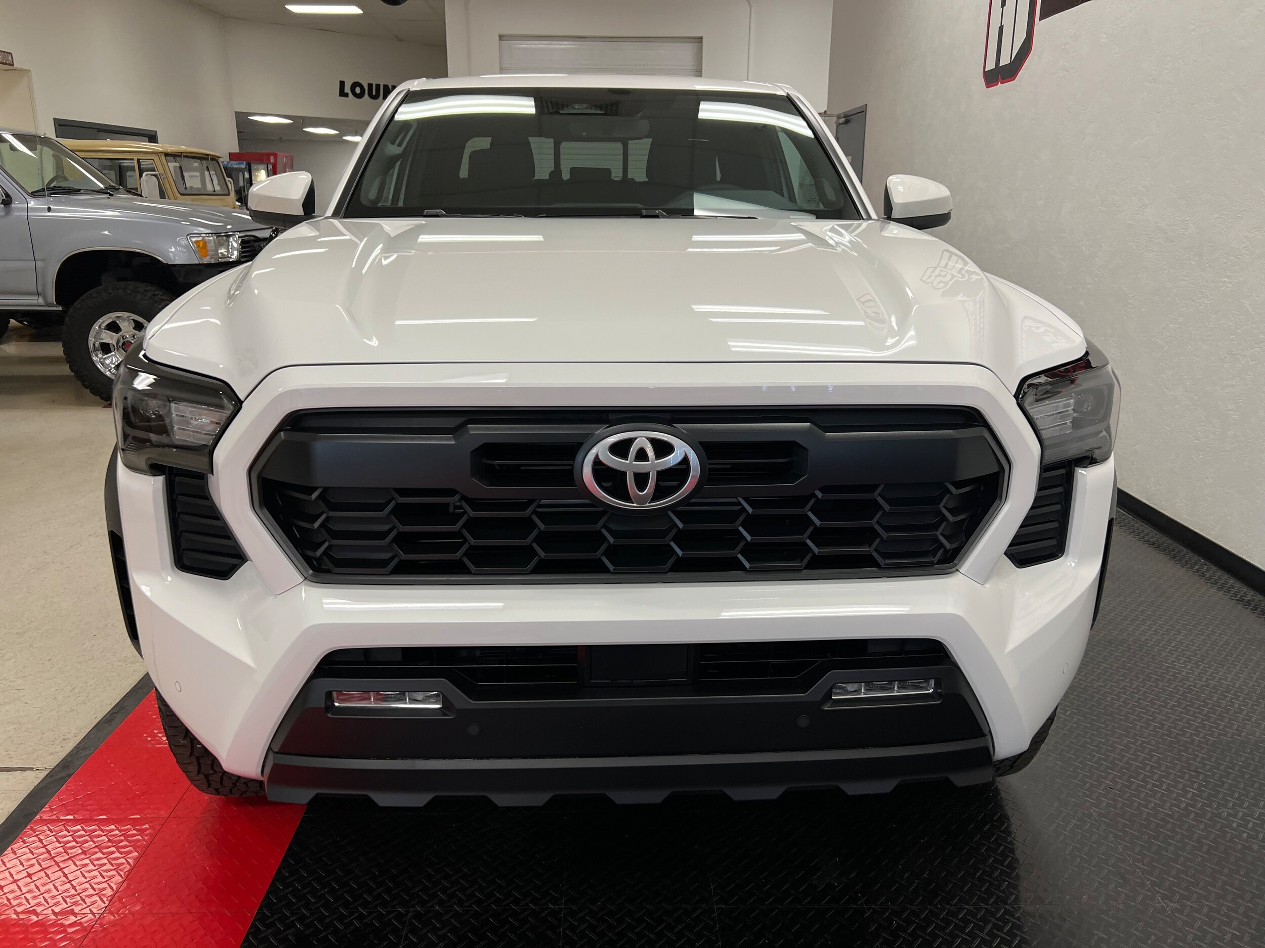 2024 Toyota Tacoma photo 4