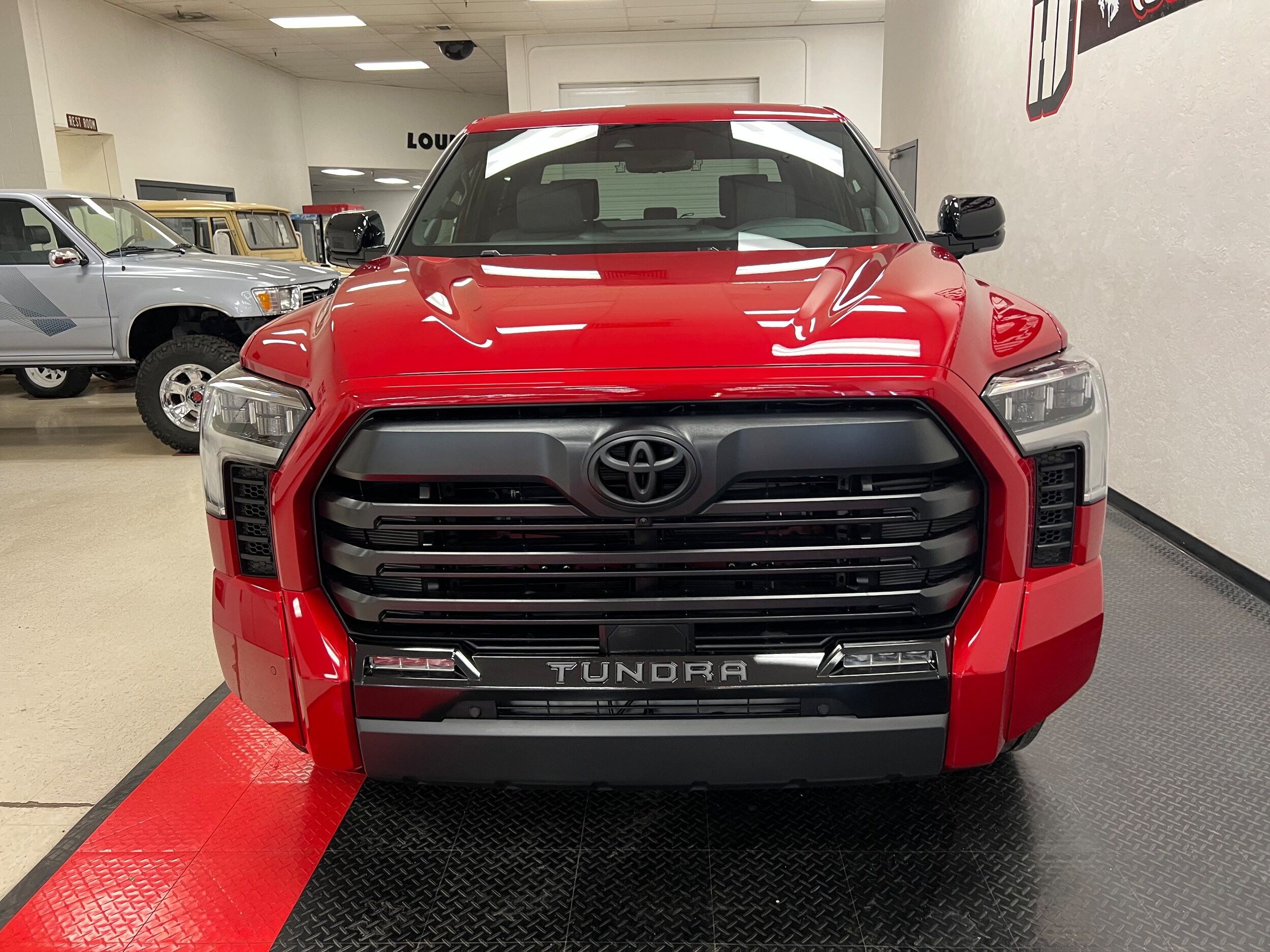 2025 Toyota Tundra Limited photo 4