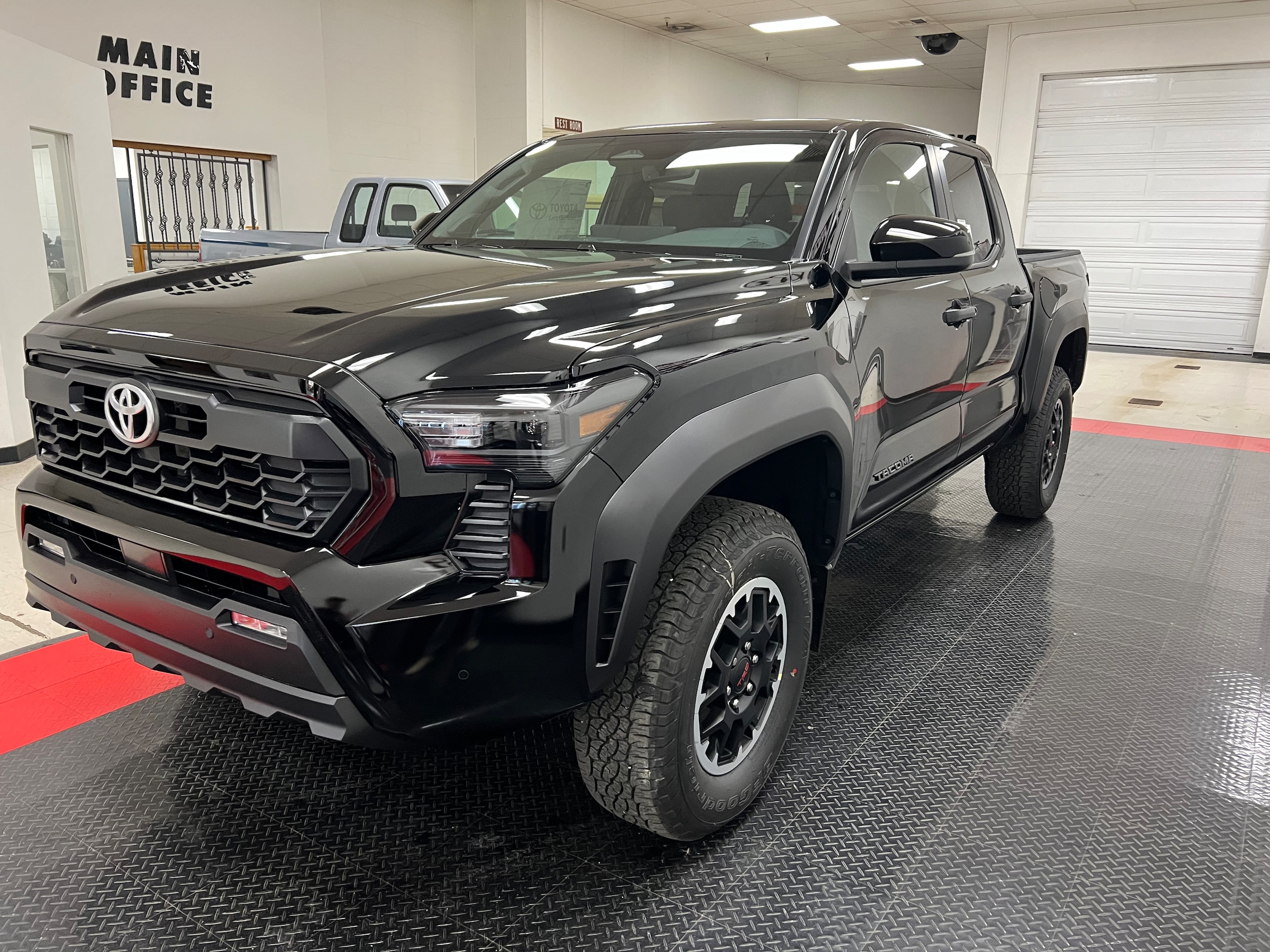 2024 Toyota Tacoma TRD photo 3