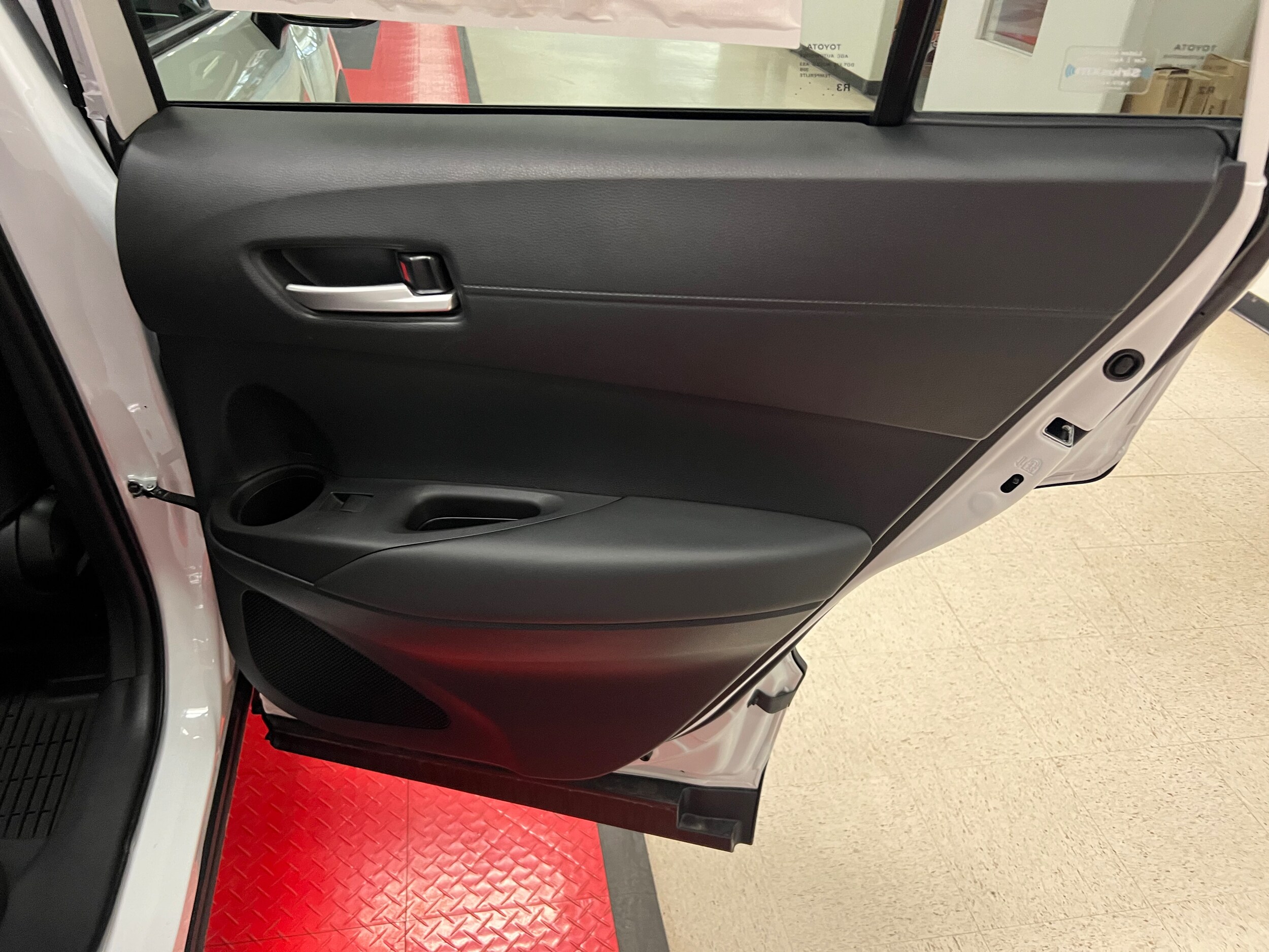 2024 Toyota Corolla Cross XLE - Photo 11