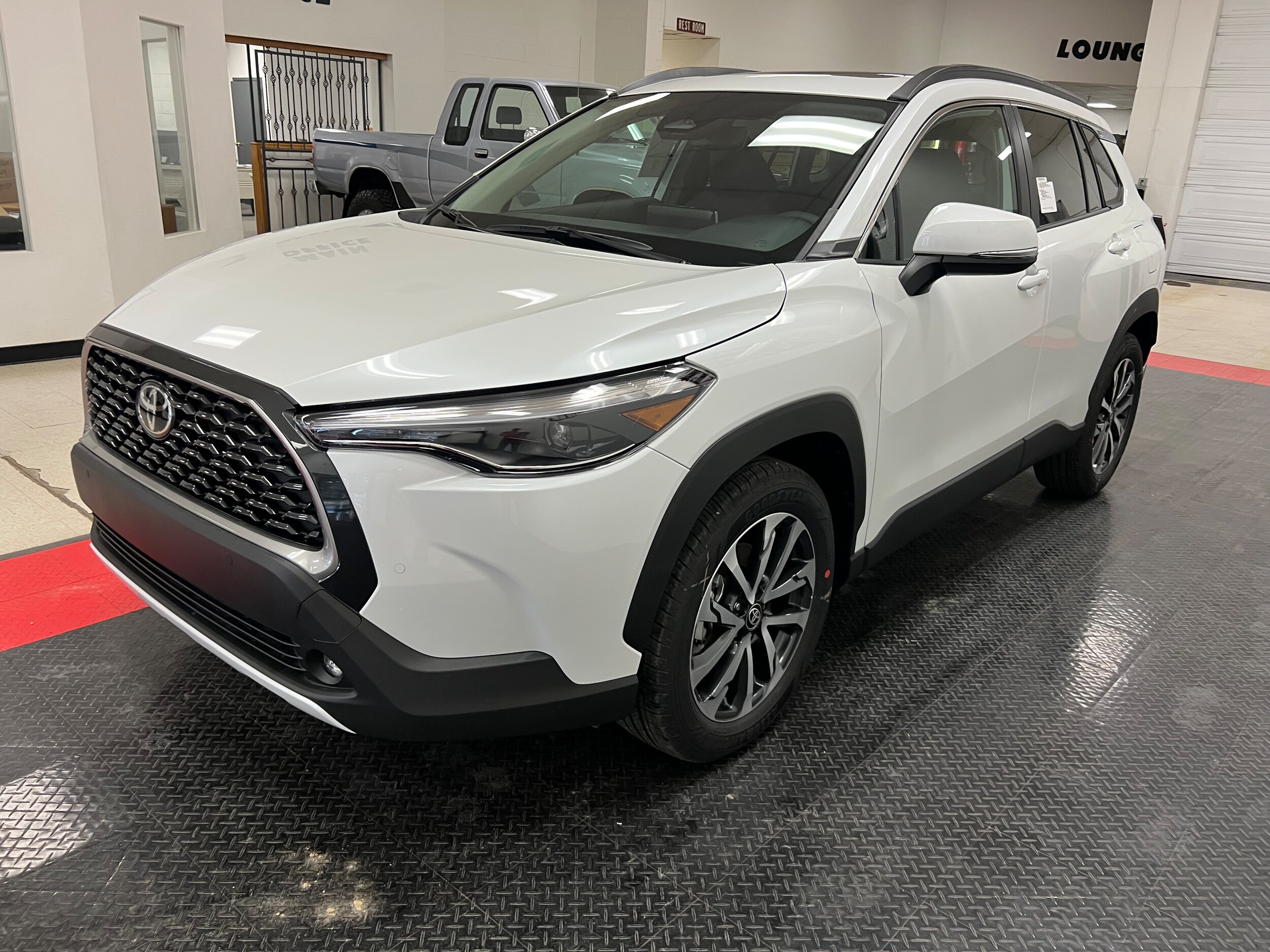 2024 Toyota Corolla Cross XLE photo 3